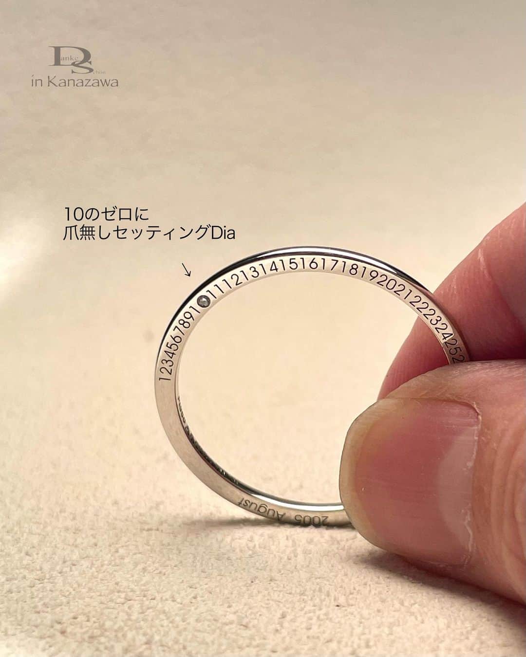 Danke schön ダンケ 金沢 結婚指輪 鍛造さんのインスタグラム写真 - (Danke schön ダンケ 金沢 結婚指輪 鍛造Instagram)「・ ・ ハイ🙌🏻 今日のバウアーさんは このテーマ↓ ・ ・ 今までも何気に 『爪無しセッティング』と 良く書いてきてますが ・ ・ 皆さん🙌🏻こんな記事を 見た事ないですか？ ・ ・ 「キャンペーン」などで 指輪の内側にDiaや誕生石などを プレゼントとの告知 ・ ・ 皆さんはその時どこに 着眼してますか？ ・ ・ その指輪の内側にDiaを留める際に 『爪留め』が多いって思った事ないですか？ ・ ・ 🇩🇪クリスチャンバウアーは 内側にDiaを留める時には『爪無し』です。 ・ ・ しかも 内側だけでなく ・ ・ 📷2.3:側面にDiaを留める時にも『爪無し』です。 ※モデルによってはデザインとして爪留めを 施しているものもあります。 ・ ・ これは如何に指輪の 「真円のKeep」が高くないと 爪無しセッティングは出来そうで出来ない🤔 ・ ・ 指輪をはめれば モノに あてたり ぶつけたり ・ ・ あてていないようで あててますから ・ ・ 📷4:指輪は皆さんが思っている以上に日々 衝撃に耐えていかなければならない 唯一のアイテムが『指輪』 ・ ・ 「爪無し」でこんなに小さなDiaを この限られた面に対して留めている。 ・ ・ その甲斐あって スライスシリーズの側面刻印の際に 文字と文字の間にDiaを入れても ・ ・ どぅです😁全く不自然な感じにならずに 刻印が入っていると思いませんか？ ・ ・ 『爪無し』セッティングの 利点ではないでしょうか？ ・ ・ 指輪の基本となる 『真円のKeep力』はこんなデザインからも 感じとって頂けたら…と思っての本日の投稿でした。 ・ ・ 📷5:約18年あまり愛用している 指輪の内側の記念刻印のDiaも 今も尚！バッチリ留まってます（参考までに…📷） ・ ・ 今日は結構、地味はお話しですが🤭 表面的なデザインばかりを見るのではなく こう言う細部もちょっと意識して見てみるのも 結構楽しいものですよ。 ・ ・ ・ ・ ・  鍛造削り出し 🇩🇪クリスチャンバウアー 専門店 ・ ・ ワンランク上をいくノウハウの クリスチャンバウアーの選び方なら 『Danke schön 』 ・ ・ ・ —— 𝐃𝐚𝐧𝐤𝐞——— ▪︎ Instagramプロフィール 🔜 @danke2005  —————————————————————𝐒𝐜𝐡⍥𝐧——— ・ ・ #クリスチャンバウアー金沢 #鍛造指輪 #鍛造リング #結婚指輪 #結婚指輪オーダー #切削加工 #結婚指輪探し #結婚指輪選び #指輪探し #指輪選び #マリッジリング #結婚指輪金沢 #金沢結婚指輪 #セカンドリング #結婚指輪買い替え #地金屋鍛造 #ブライダルリング #結婚記念日 #ベビーリング #ドイツリング #自分へのご褒美   ------------------------------------------✈︎ ---------  鍛造削り出し 🇩🇪クリスチャンバウアー 専門店 『𝐃𝐚𝐧𝐤𝐞 𝐬𝐜𝐡⍥𝐧』 ・ • 営業時間 am11:00〜pm9:00 • 定休日 : 木曜日 • 駐車場 : 店舗前OK • ご予約 : 優先 ・ ・ ——𝐃𝐚𝐧𝐤𝐞——————————————— ▪︎トップページ 🔜 @danke2005 ———————————————————-𝐒𝐜𝐡⍥𝐧—————」4月17日 18時45分 - danke2005