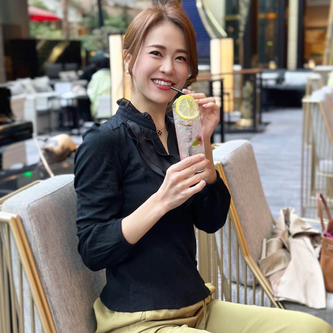 しろまっするのインスタグラム：「･ Life is better when you’re laughing 🫶🏼💛  #tokyocafe #healthandfitness #healthyeating #目黒雅叙園  #しろまっする」