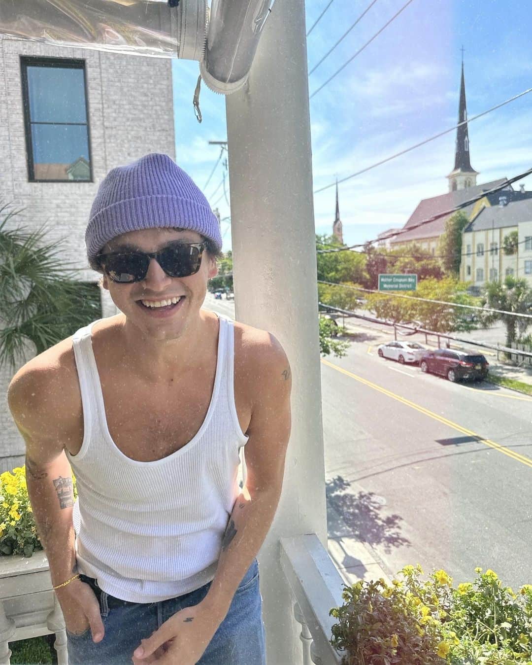 Jonahmaraisのインスタグラム：「good laughs, good conversation, and snapshots of perfect moments. 💛」