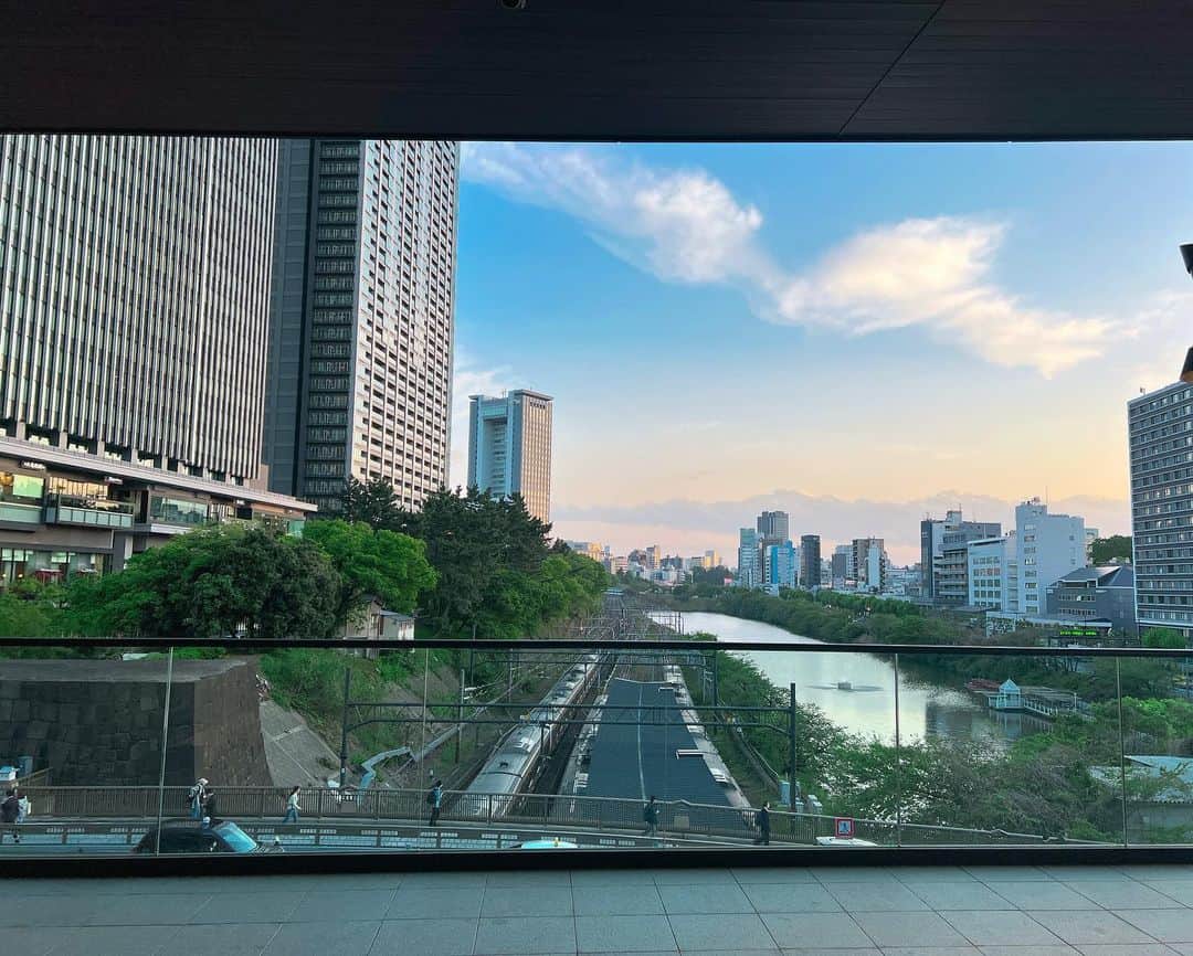 大空直美のインスタグラム：「きれい 今日も一日おつかれさま！  #おさんぽ」
