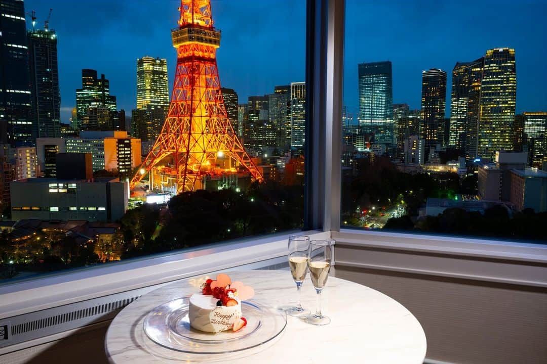 ザ・プリンス パークタワー東京さんのインスタグラム写真 - (ザ・プリンス パークタワー東京Instagram)「【絶景×記念日】Tokyo Anniversary  東京タワーを間近に眺める景色が、おふたりだけの特別な空間を演出。 この場所だからこそ体験できる絶景を、大切な方と。 シャンパンを片手にスイーツを楽しむ、甘いひとときをお過ごしください。  詳しくはWebサイトへ  ~ Tokyo Anniversary ~  Elevate your celebration of a most special occasion with uniquely romantic views of the majestic Tokyo Tower 🗼  Make your birthday or anniversary celebrations all the more magical with some fine champagne, gorgeous sweets, and all the comforts of a luxury hotel ✨  For further details, please visit the website.  Share your own images with us by tagging @princeparktowertokyo —————————————————————  #記念日 #記念日プラン #記念日ホテル #アニバーサリー #アニバーサリーステイ #カップルプラン #東京タワーが見えるホテル #絶景 #絶景ホテル #絶景はプリンスにある #anniversary #anniversarystay #couple #tokyotowerview #tokyostay #theprinceparktowertokyo #tokyotower #tokyo #japan #ThePreferredLife #ザプリンスパークタワー東京 #プリンスホテル #東京タワー」4月17日 19時00分 - princeparktowertokyo