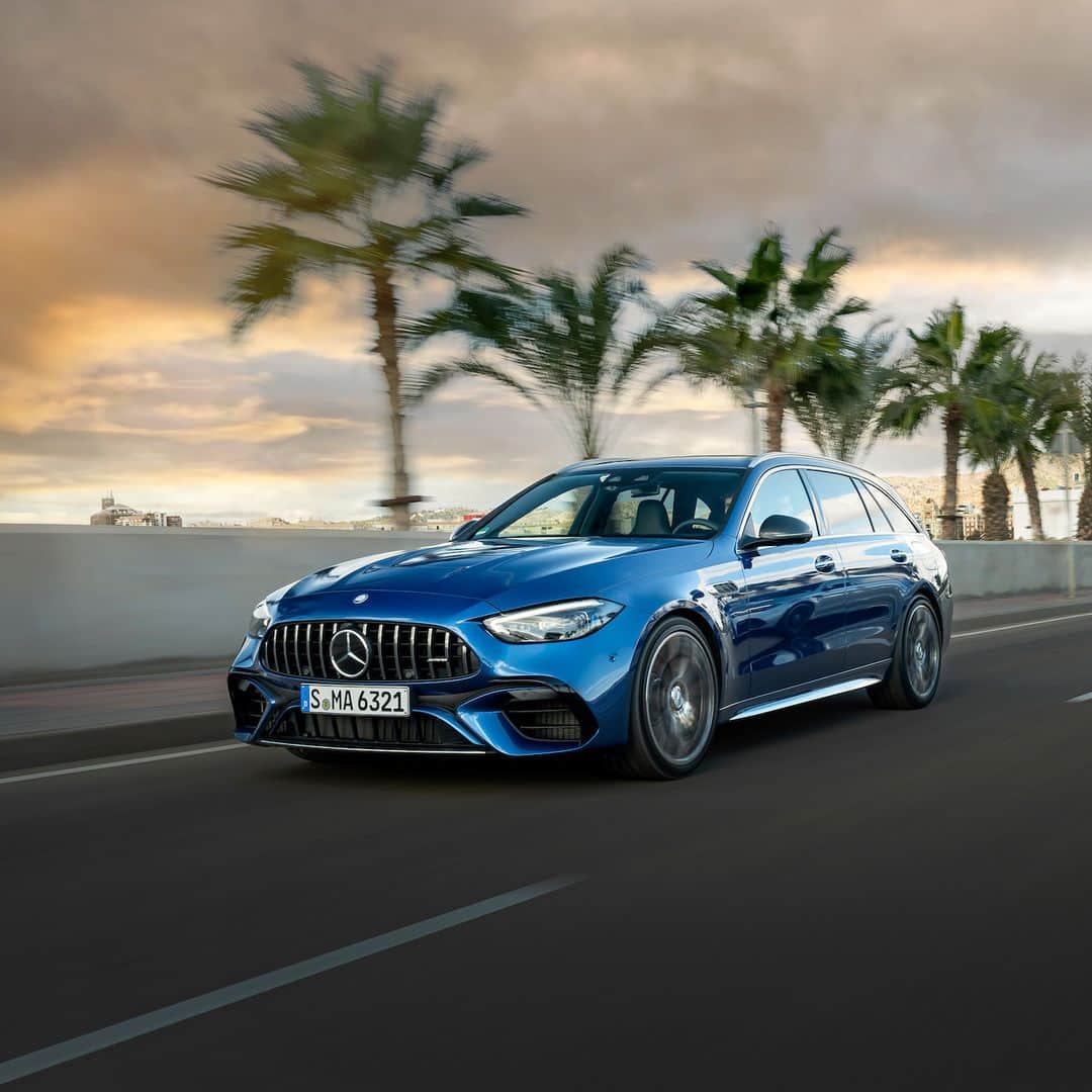 Mercedes AMGのインスタグラム：「Palm tree-covered backdrops and performance that shines.  #MercedesAMG #AMG #C63S #AMGThrill  [Mercedes-AMG C 63 S E PERFORMANCE | WLTP: Kraftstoffverbrauch kombiniert: 6,9 l/100 km | CO₂-Emissionen kombiniert: 156 g/km | Stromverbrauch kombiniert: 11,7 kWh/100 km | amg4.me/DAT-Leitfaden-electric]」