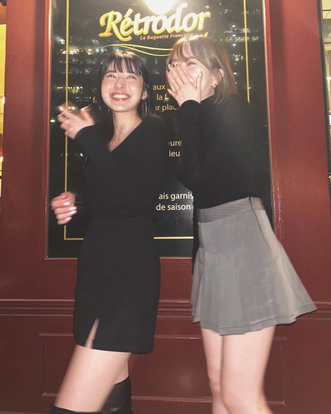 LINA（吉村リナ）のインスタグラム：「【どんな人々に囲まれて日常の時間を過ごすか】  それは、 どんな理想のライフスタイル造りをする上でも欠かせないキーポイント🔑食べ物が私たちの身体を作りをして±の影響を与えるのと同じように、身の回りで多く関わる人々は私たちの思考もつくるから。  ただその人が自分の人生物語に存在してくれているだけでインスピレーションが沸いたり、 よし、諦めずに頑張ろう！挑戦してみよう！ってモチベーションをもらったり、、  どんな時も「無条件の愛」を軸にコミュニケーションがとれる人々とLife Journeyを築くことは、 必ず人生に良い循環をもたらすから...♻️♥️🤝✨  #大切な心友のコンサートへ3人姉妹で観に行った夜 🎶 #myfavoritesisters   ——  Surround yourself with people that truly inspires you, uplift you, and loves you unconditionally♡ It’s really life changing♡」
