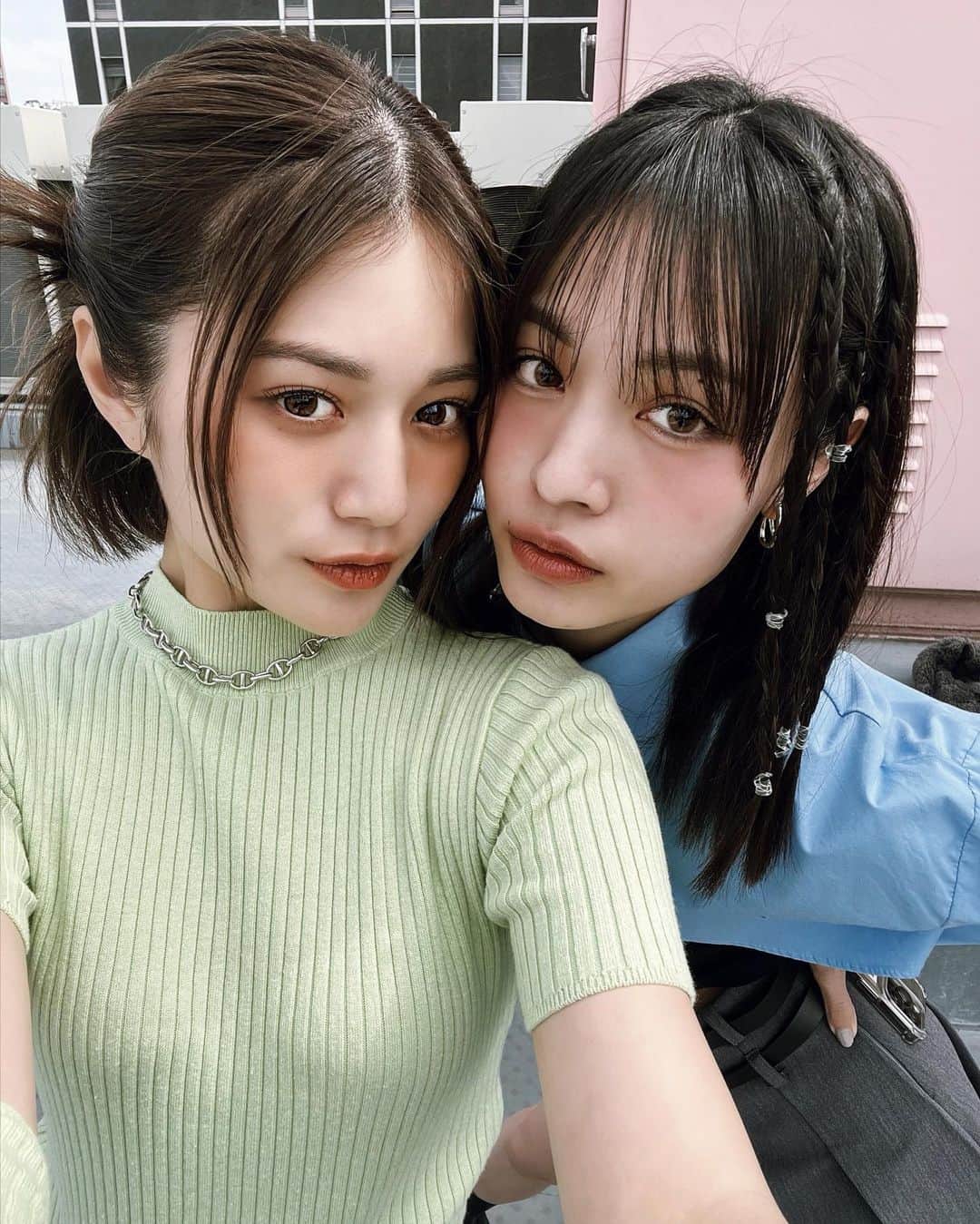 浪花ほのかのインスタグラム：「JELLY今月号発売しました🔆🖤 りんかちゃんとのオフショットと 不意に撮られたオフショットも🤣笑  今月号も盛り沢山なので 是非チェックしてみてね☺️」