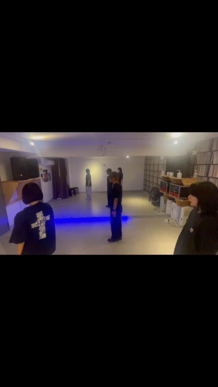 のインスタグラム：「music / @djryow @yellowbucks_tttg  @anarchyrrr  　　　　　I Know What  友達と練習会🕺🔥 得意ジャンルではないですが、踊ってて楽しすぎた🫶 色々踊れるよーになりたい✊ @juri______04m とじょー君ありがとぉお！！！  (何ヶ所かふざけてるし、笑い過ぎて疲れました😇  #石井蘭　#04 #dance #middleschool」