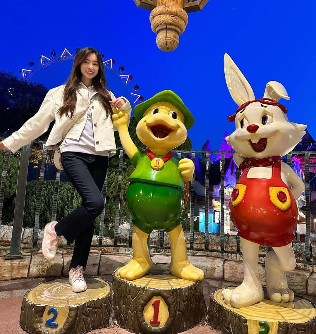 チン・セヨンさんのインスタグラム写真 - (チン・セヨンInstagram)「🎠🎡🎢 ⠀ 내 동심 찾았징」4月17日 19時25分 - jinseyun.go