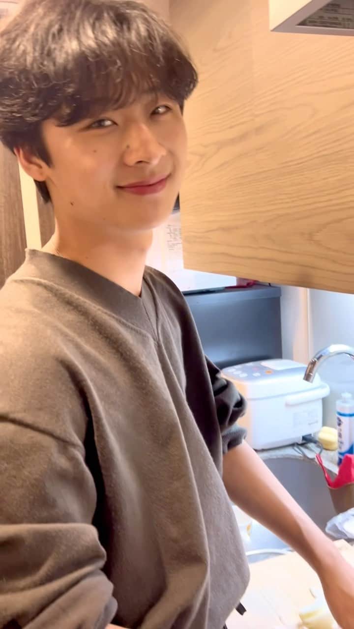 のインスタグラム：「あなたの好きなシチュエーションは？☺︎ 絶対コメントして？#彼氏目線 #彼氏感 #安藤祐輝」