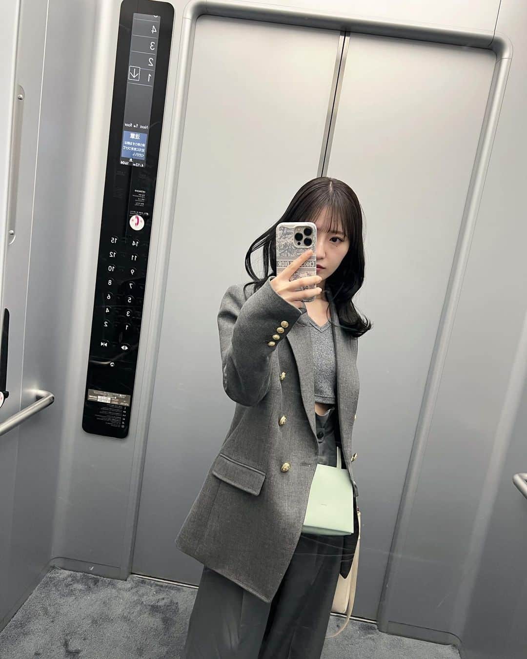 のインスタグラム：「Gray code☁️  #gray #code #ootd #fashion #데일리 #코디」