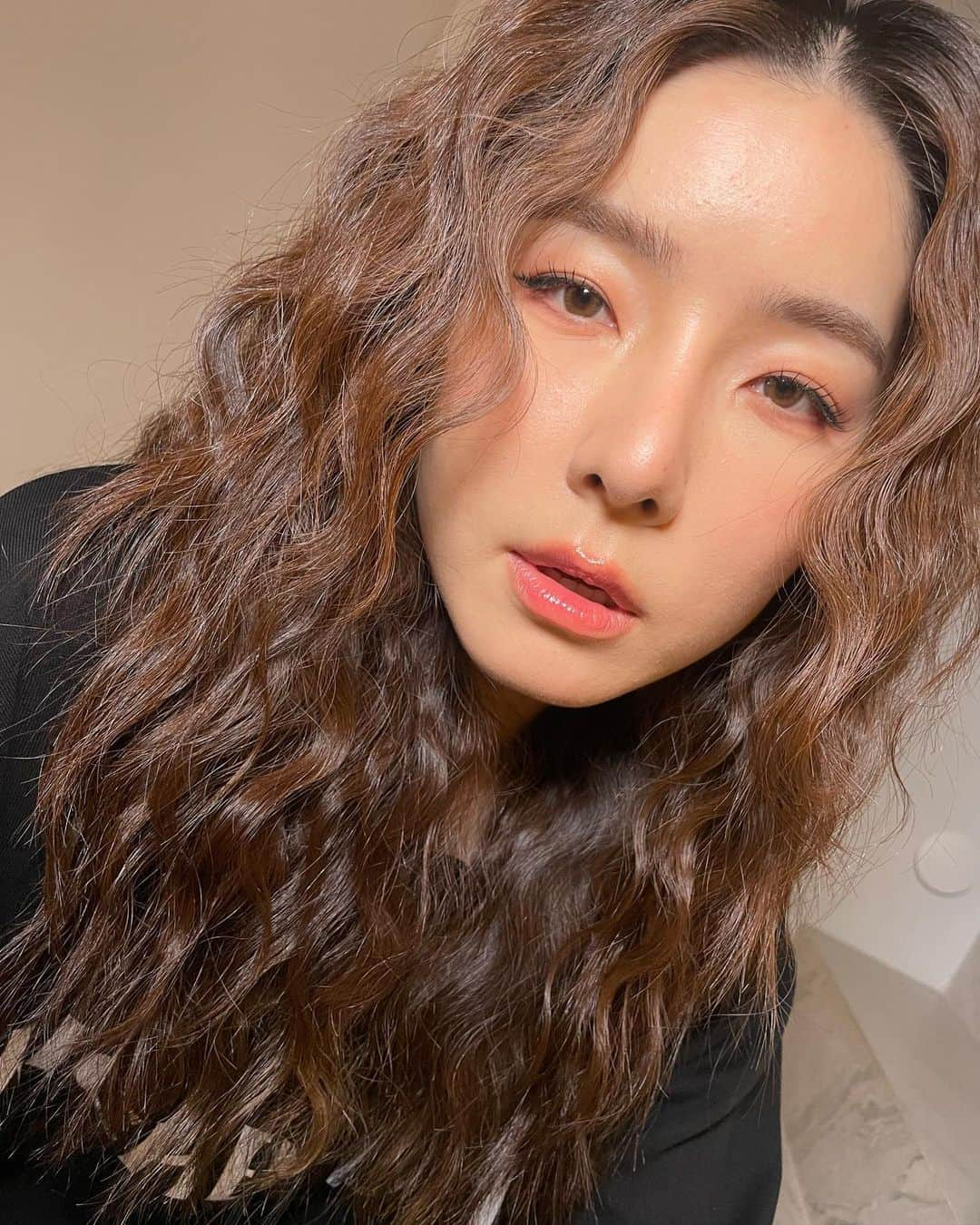 GYEON SEOさんのインスタグラム写真 - (GYEON SEOInstagram)「_* RICHBITCH 🖤 . . @richbitch_club  @paintphetploy  @khantarot45  #nofilterneeded」4月17日 19時39分 - queengyeon