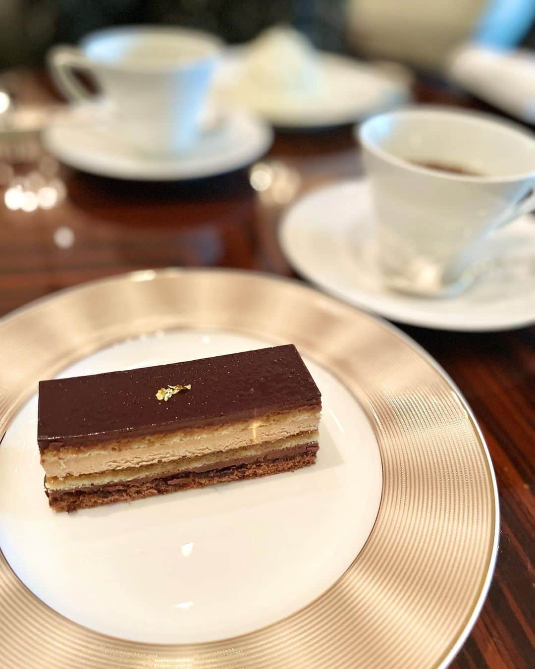 白瀬由莉さんのインスタグラム写真 - (白瀬由莉Instagram)「ホテルでのんびりケーキ食べるのすき🍰☕️ 東京はいいホテルがいっぱいあるから そこはいいね🤤☕️  パリからバッグ届いた👝 @polene_paris  BERIのライラック👛 形かわいい🤤🧡 このくすみピンクも🫶🏻 ショルダーにもなるよ👝♡  明日も素敵な1日を☺️🌈  🌷🧚🏻‍♀️🌻」4月17日 19時43分 - yuri_shirase