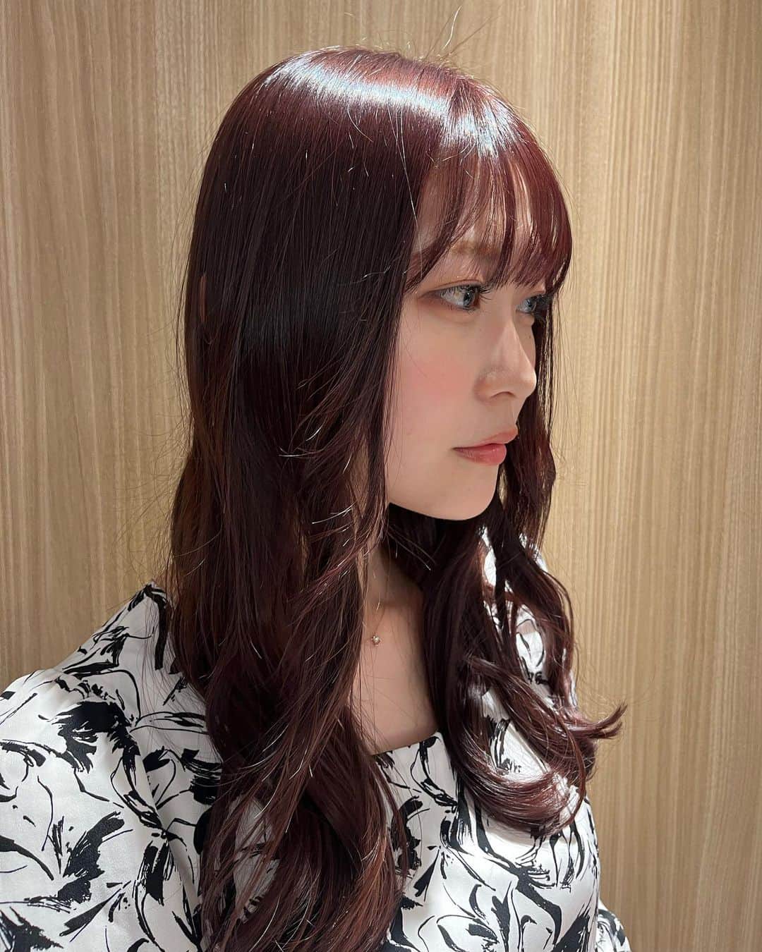 藤田愛理のインスタグラム：「・ 新ビジュアルに合わせて髪を染めました♡ #ヘアカラー#ピンクブラウン #スターダスト#JD3#instagood」