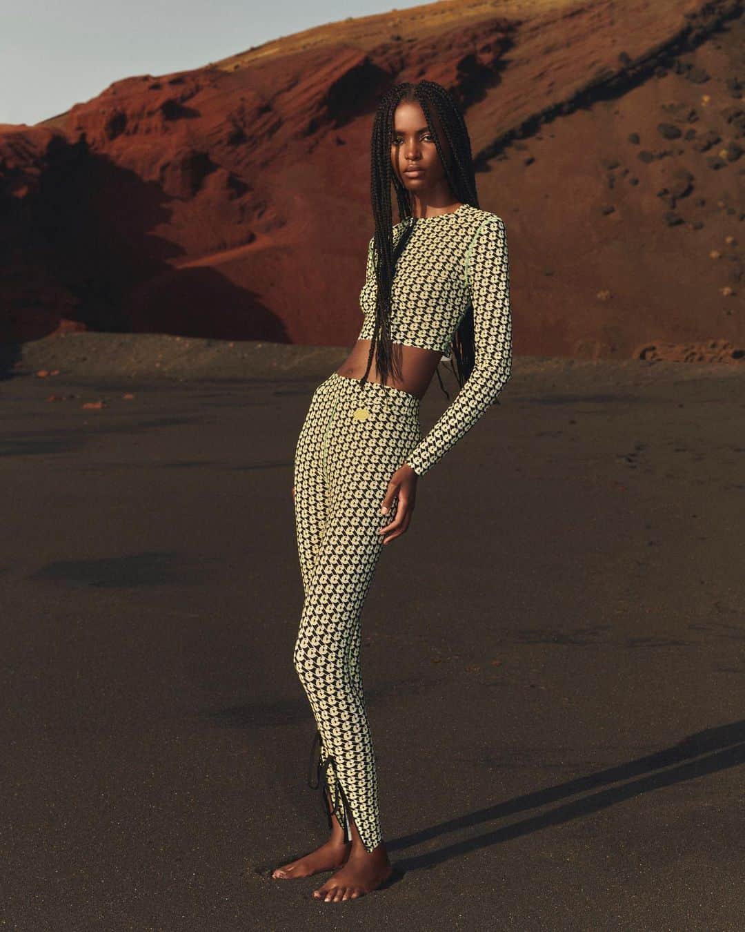 カルバンのインスタグラム：「Eclipse on the shoreline.⁠ ⁠ Carven’s Spring-Summer 2023.⁠ ⁠ Art direction by @fabricepaineau ⁠ Photographed by @quentindebriey ⁠ Model @christinemunezero_⁠ ⁠ #CARVEN #SS23」