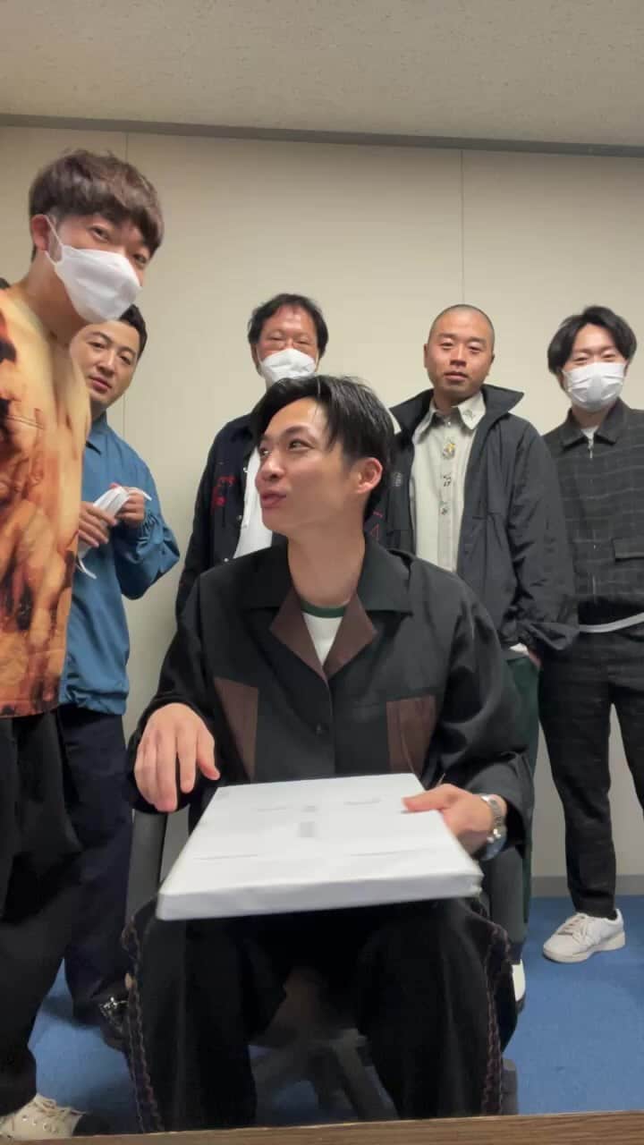 のインスタグラム：「アキナ牛シュタインツアーの告知でインスタライブさせて頂きました☺️  8月からスタートします！是非お越し下さい！！」