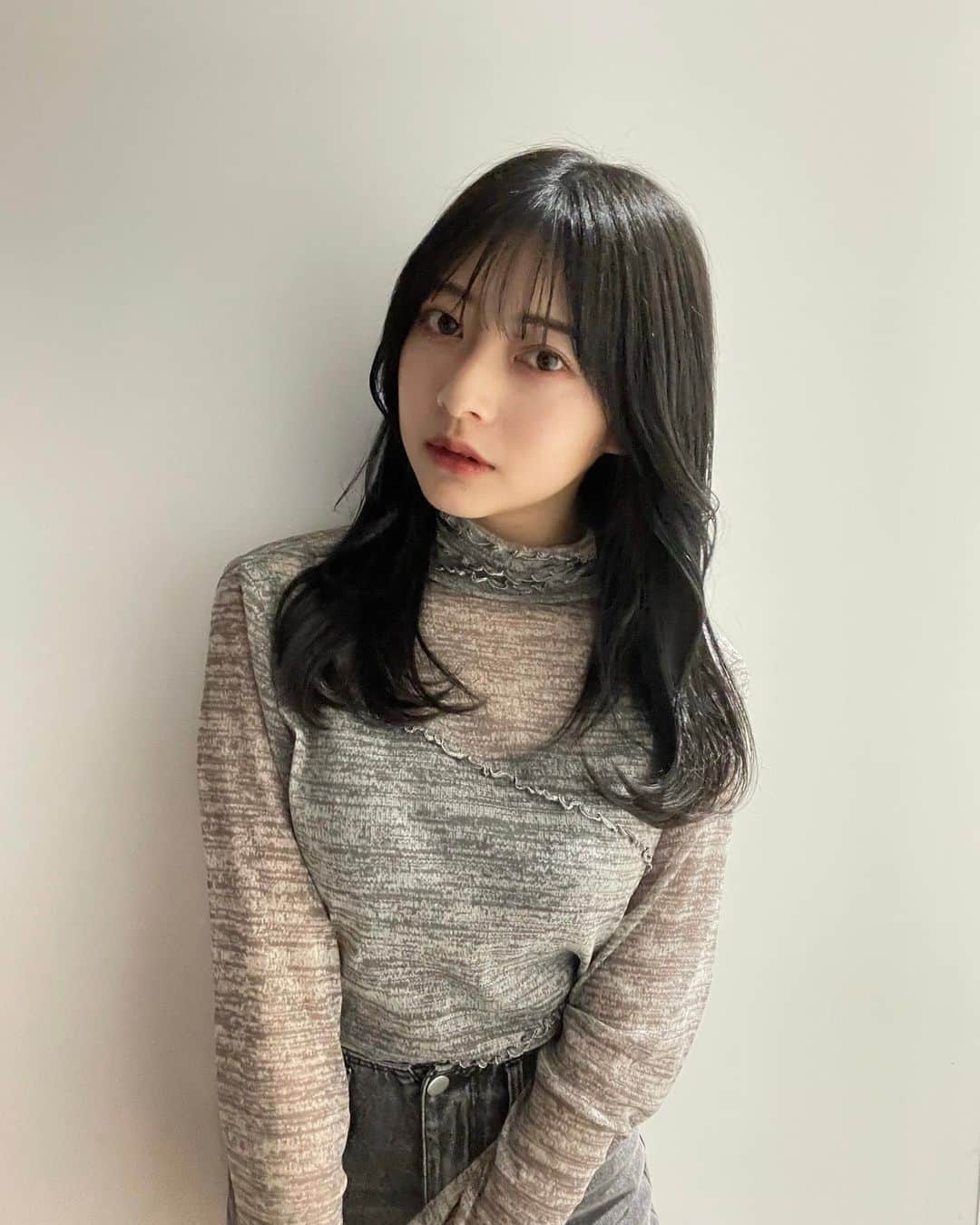 千葉祐夕のインスタグラム：「黒髪にしました ‪‪☺︎‬  かわいい？？？🥺🥺🥺(圧)」