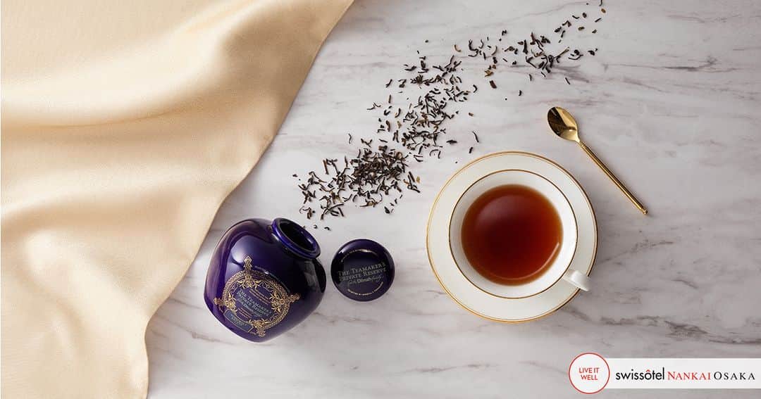 スイスホテル南海大阪さんのインスタグラム写真 - (スイスホテル南海大阪Instagram)「ディルマの最高級ライン「ティーメーカー・シリーズ」は、創業者のメリル・J・フェルナンドが自ら厳選した知る人ぞ知る希少な紅茶コレクション。紅茶の最高峰を16種類、季節のアフタヌーンティーと共にフリーフローでご堪能ください。 #スイスホテル南海大阪 #スイスホテル #快適に過ごす時 #アフタヌーンティー #ザラウンジ #大阪カフェ   Sample an exclusive collection of rare, fine teas that only teamakers and connoisseurs know and relish.  The Lounge at the Swissôtel Nankai Osaka presents The Teamaker’s Private Reserve, featuring sixteen flavours from a limited availability tea collection handpicked by Merrill J. Fernando, the Founder of Dilmah. Experience the pinnacle of tea culture with free flow tea to pair with our seasonal afternoon tea.  Take pleasure in the rarest teas in the world, right in the heart of Osaka. #Swissotel #SwissotelOsaka #SwissotelTaste #TheLoungeOsaka #LiveItWellOsaka #Dilmah #AfternoonTea」4月17日 20時08分 - swissotelnankaiosaka_official