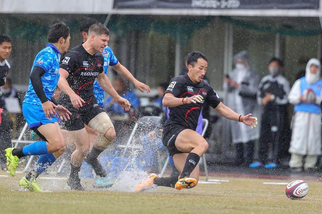 本村直樹さんのインスタグラム写真 - (本村直樹Instagram)「. vs豊田自動織機シャトルズ愛知 14ー13で勝利！ 雨の中タフなゲームになりましたが勝ち切れたことがすごい良かったです。 また今週D-Rocksにリベンジするために頑張ります！ また応援お願いします！！  #rugby #japanrugbyleagueone  #ラグビー #リーグワン #MieHondaHEAT #三重ホンダヒート #11 #ourRACE」4月17日 20時08分 - n.motomura