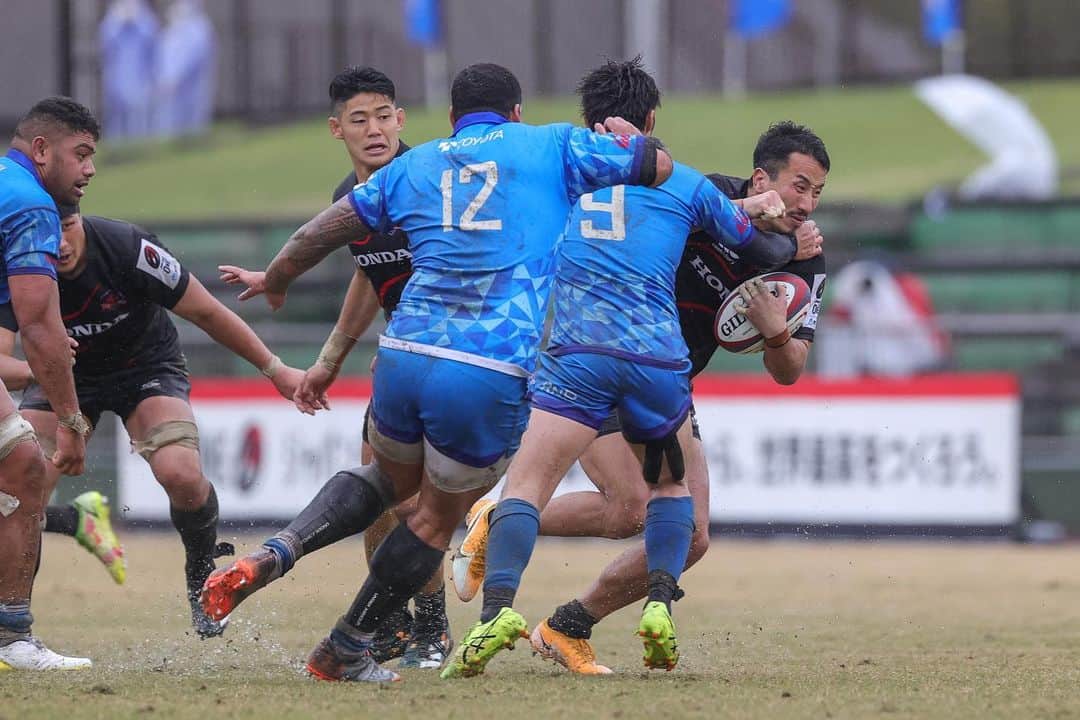 本村直樹さんのインスタグラム写真 - (本村直樹Instagram)「. vs豊田自動織機シャトルズ愛知 14ー13で勝利！ 雨の中タフなゲームになりましたが勝ち切れたことがすごい良かったです。 また今週D-Rocksにリベンジするために頑張ります！ また応援お願いします！！  #rugby #japanrugbyleagueone  #ラグビー #リーグワン #MieHondaHEAT #三重ホンダヒート #11 #ourRACE」4月17日 20時08分 - n.motomura