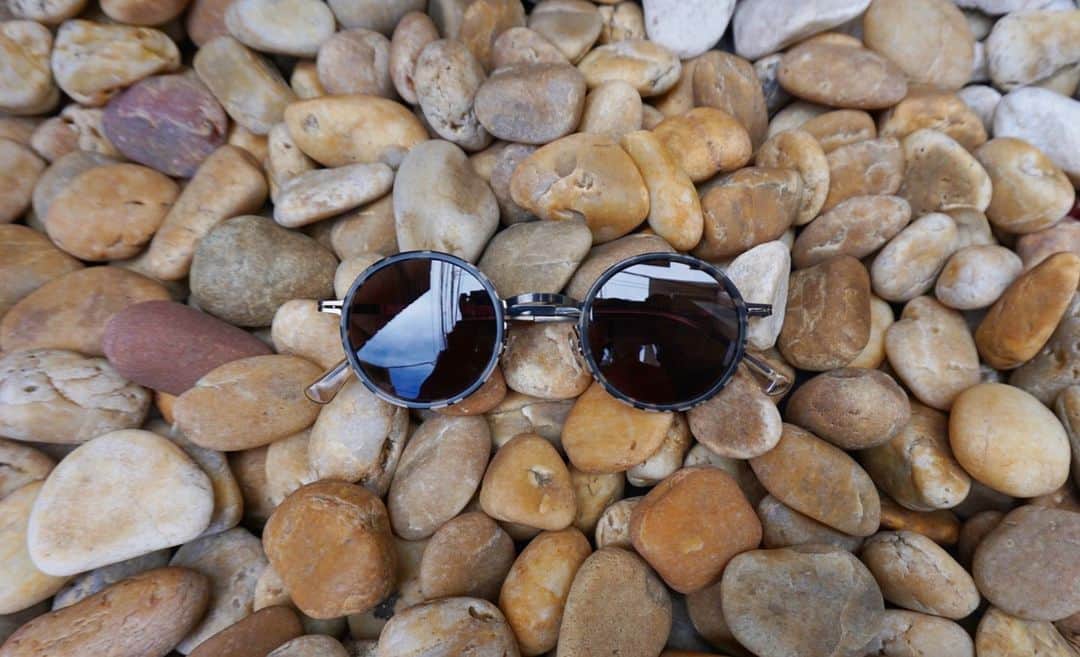 MYKITA SHOP TOKYOのインスタグラム：「. 【LITE Acetate Ring "EETU Shinygraphite/matte antigua"| Shop Tokyo】 眼鏡で人気な小ぶりなラウンドシェイプの"EETU"、こちらのエクスクルーシブカラーのサングラスが入荷致しました。 眼鏡にはないマット加工されたアセテートリングと、光沢のあるステンレスの組み合わせがクールなモデルです。  EETU a small round shape popular in eyeglasses, has just arrived in an exclusive color. This model has a cool combination of matte acetate ring and shiny stainless steel, which is not seen in eyeglasses.  #mykita  #mykitalite  #sunglasses  #sunglassesfashion  #マイキータ  #サングラス」