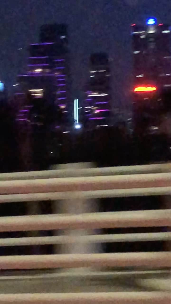 マークファストのインスタグラム：「Hong Kong 🎬💜🤍」