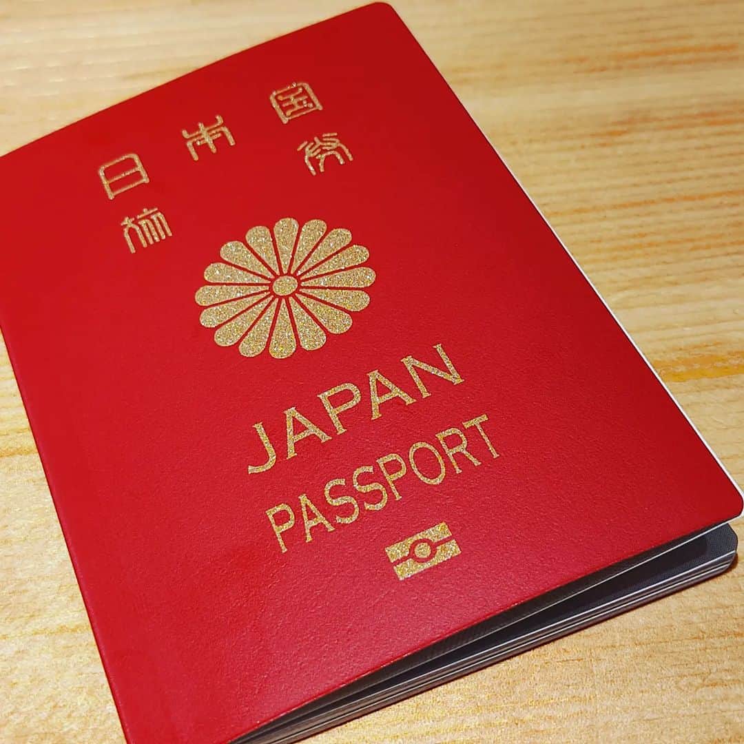 越中睦士さんのインスタグラム写真 - (越中睦士Instagram)「新しいパスポート取得」4月17日 20時23分 - makotokoshinaka