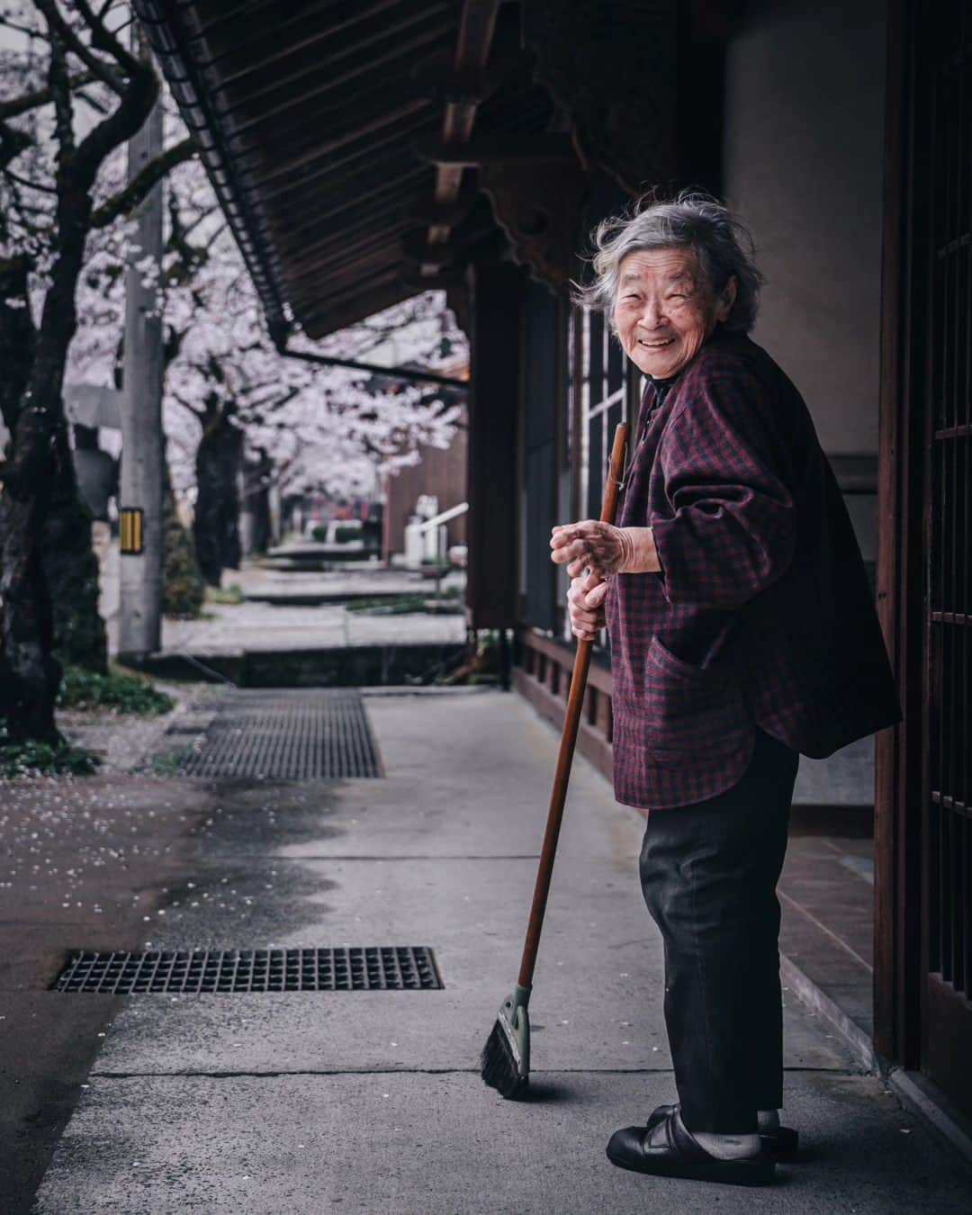 deepskyさんのインスタグラム写真 - (deepskyInstagram)「Sakura in Japan / 日本の桜 . . 1 Fuji Yoshida / Yamanashi  2 Gion / Kyoto 3 Mitoyo / Kagawa  4 Onomichi / Hiroshima  5 Shinjyo / Okayama  6 Nagoya / Aichi  7 Higashi Osaka / Osaka  8 Shinjyo / Okayama  9 Suma / Hyogo  10 Kyoto & Kagawa  . . #sonyalpha #Photography #beautifuldestinations  #landscapephoto #sakura #cherryblossom #japan #桜」4月17日 20時18分 - _deepsky