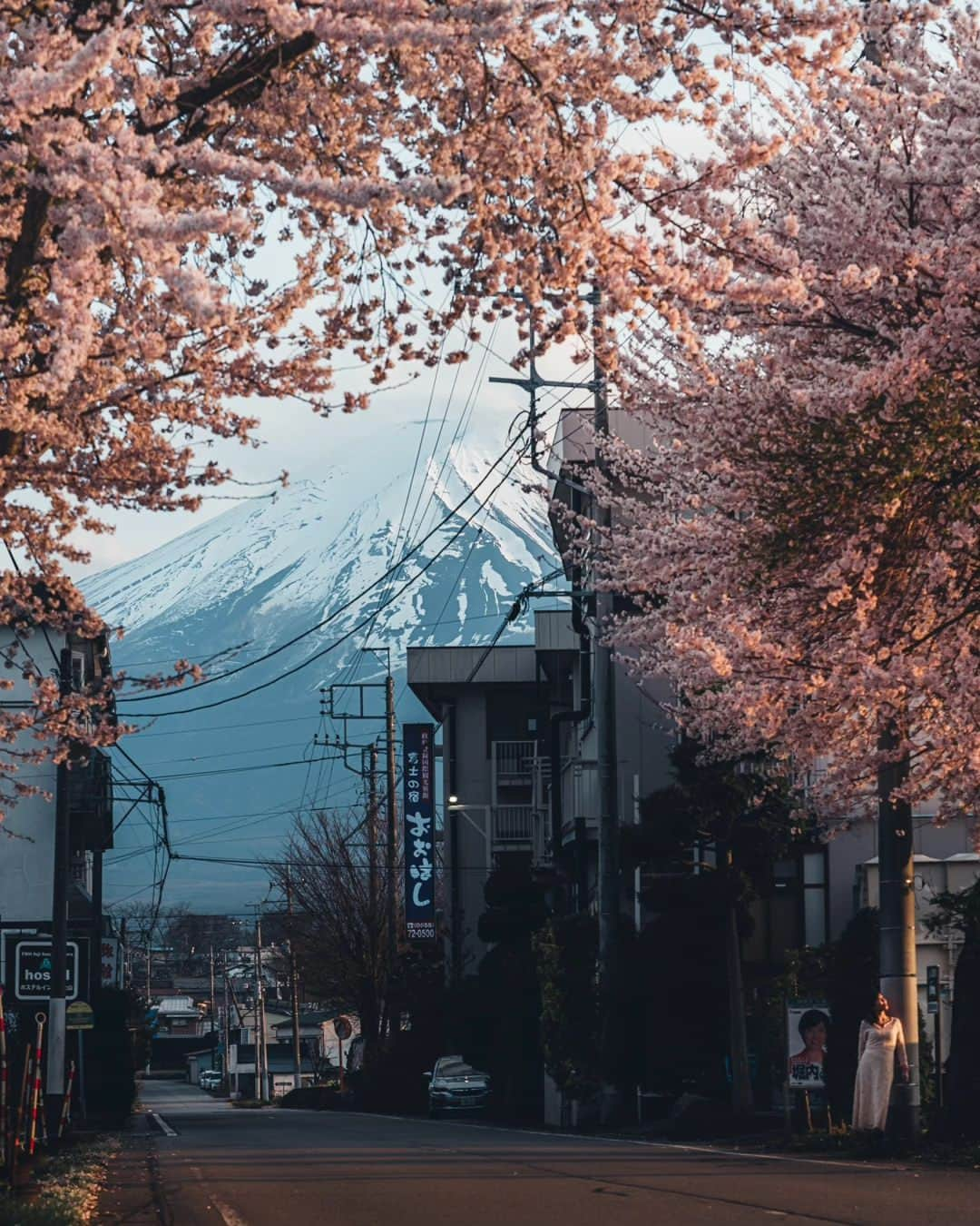 deepskyのインスタグラム：「Sakura in Japan / 日本の桜 . . 1 Fuji Yoshida / Yamanashi  2 Gion / Kyoto 3 Mitoyo / Kagawa  4 Onomichi / Hiroshima  5 Shinjyo / Okayama  6 Nagoya / Aichi  7 Higashi Osaka / Osaka  8 Shinjyo / Okayama  9 Suma / Hyogo  10 Kyoto & Kagawa  . . #sonyalpha #Photography #beautifuldestinations  #landscapephoto #sakura #cherryblossom #japan #桜」