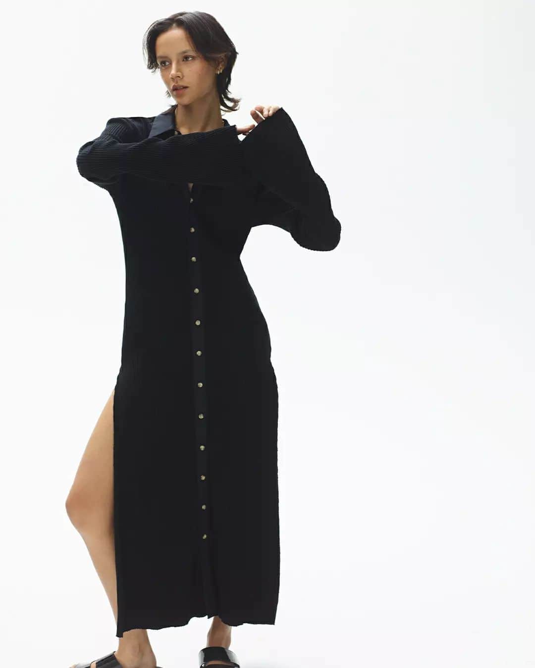 ベイシークのインスタグラム：「elevated organic jersey for the minimalist. the rib contrast long sleeve dress, locally made from organic cotton.  #bassike」