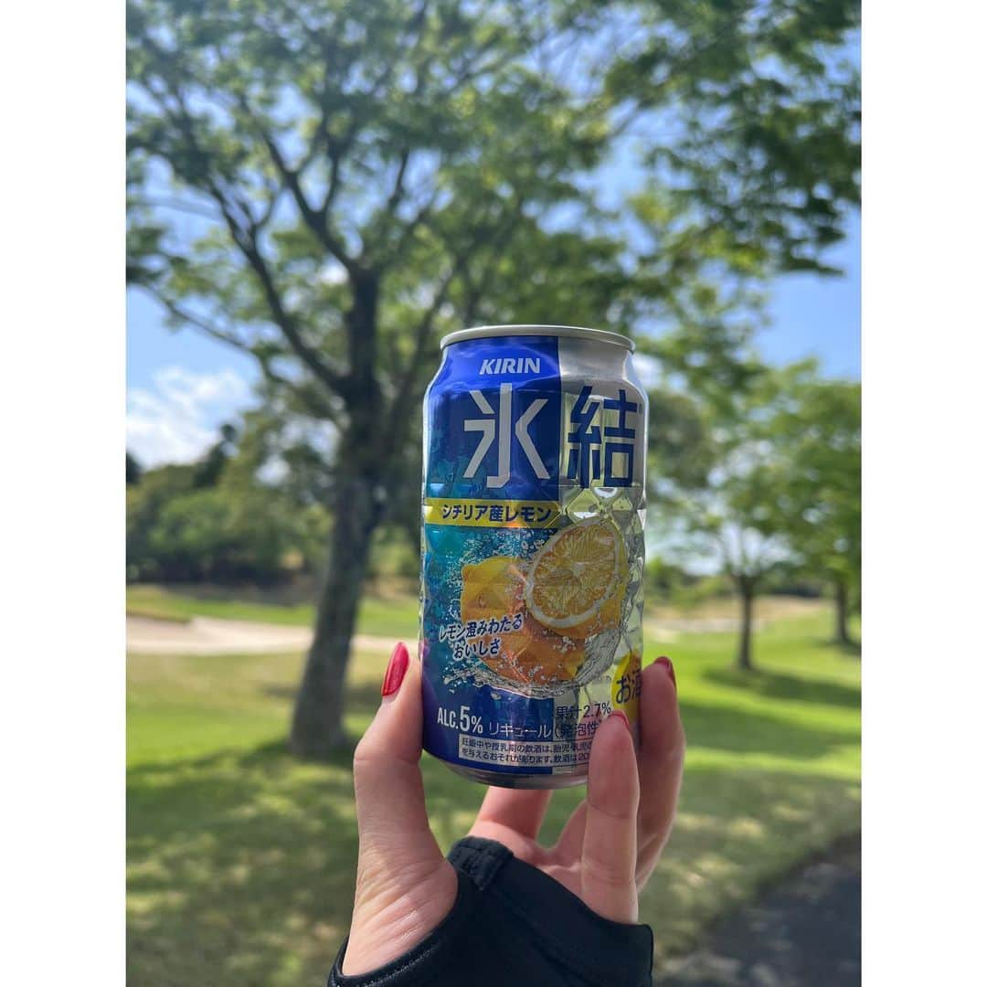 秋本祐希さんのインスタグラム写真 - (秋本祐希Instagram)「⛳️⛳️⛳️ 今日は仲良しさん達とenjoy golf &午前中の氷結 笑 最高のお天気の中 楽しかった☺︎ からの 母の通院の付き添いやらなんやら。 という事で すでに睡魔が。。 今日は早く寝よう🌙 #golf #enjoygolf」4月17日 20時41分 - ayuuki0908