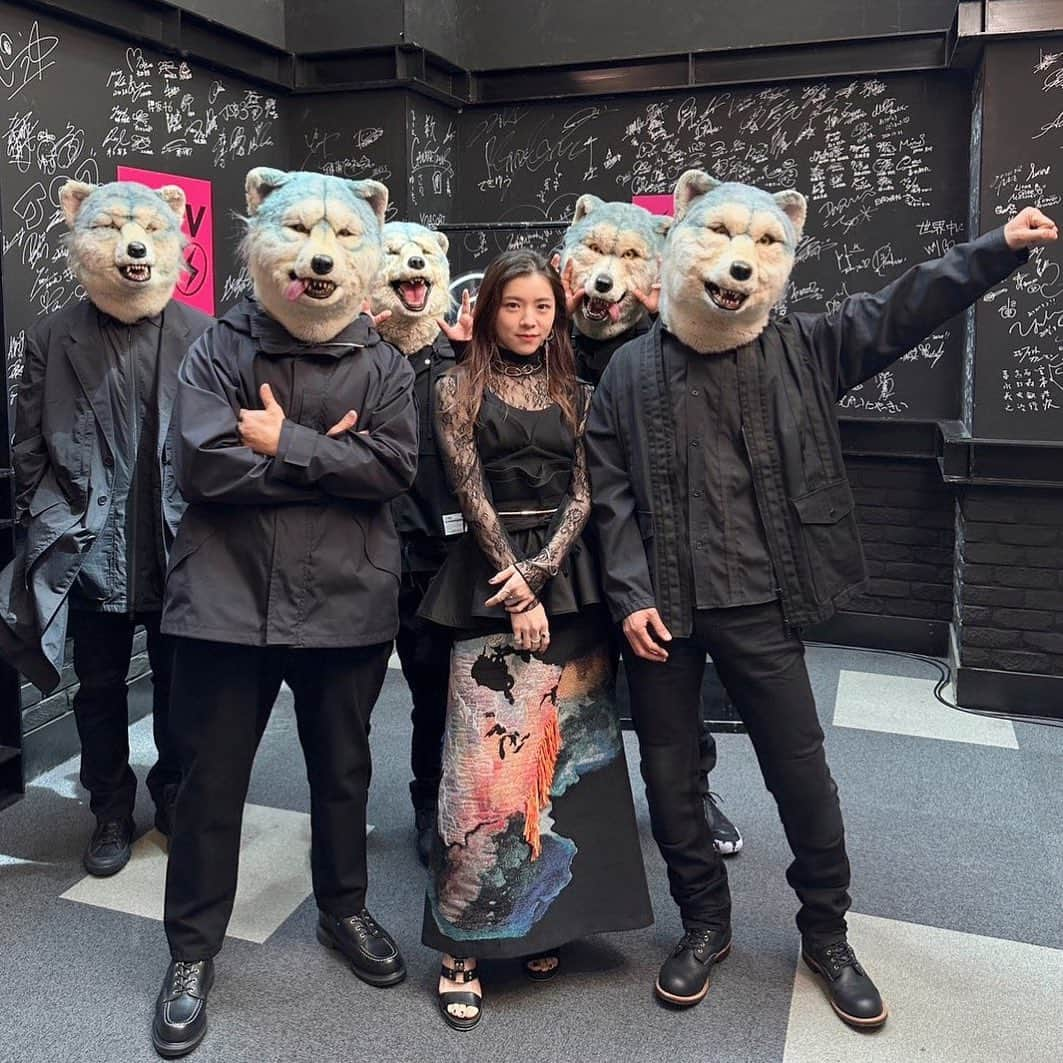 miletさんのインスタグラム写真 - (miletInstagram)「#CDTVライブライブ MAN WITH A MISSION×milet 「絆ノ奇跡」ご覧いただきありがとうございました！最初は一人だったけど、途中からマンウィズさんたちと合流できてホッとしました！配信もしているのでぜひたくさん聴いてください。 https://mwam.lnk.to/P5bwzgIG #鬼滅の刃 #刀鍛冶の里編 #MWAM #milet #MWAM_milet #絆ノ奇跡」4月17日 20時36分 - milet_music