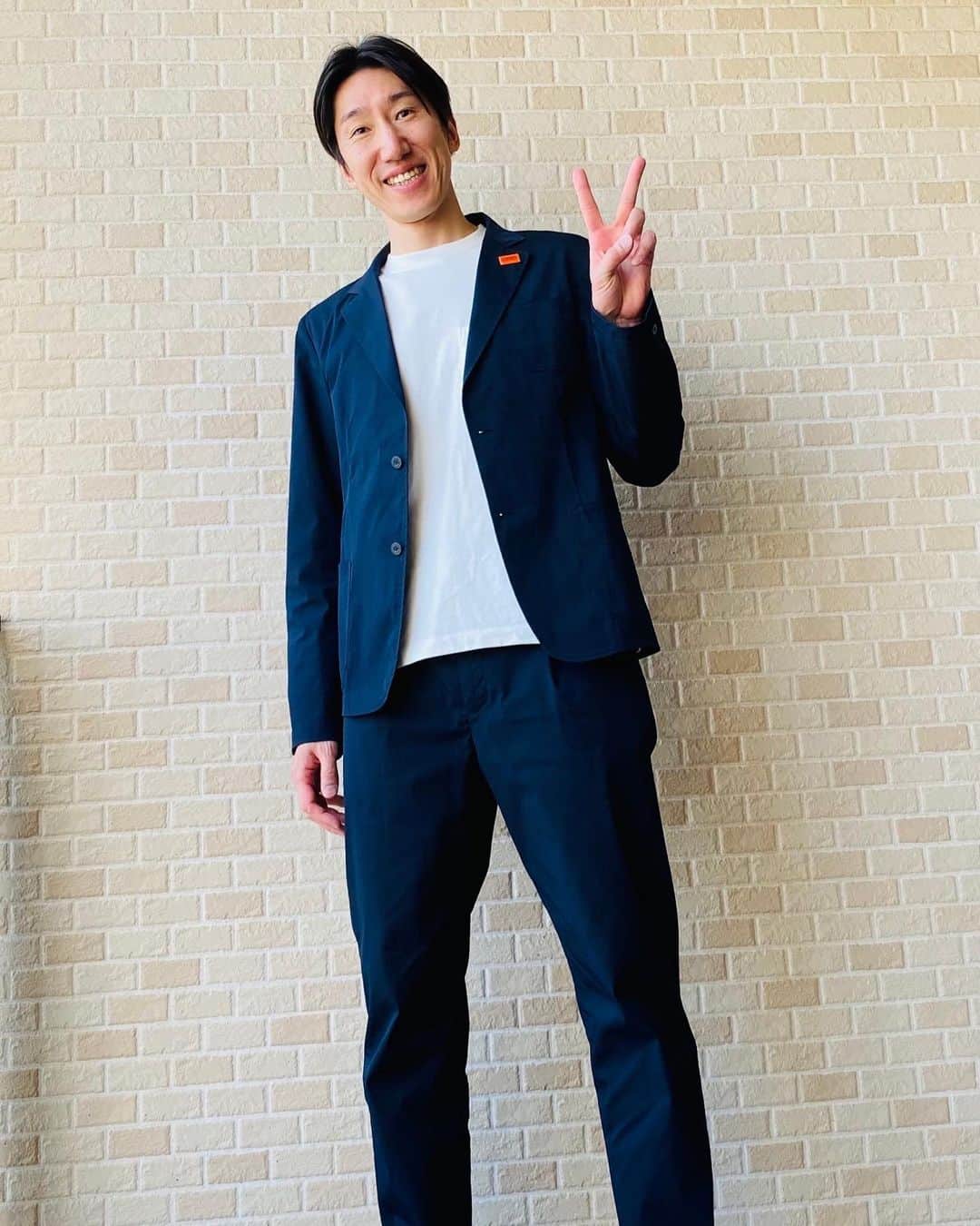 網野友雄のインスタグラム：「@universaloverall_jp  さんからスーツを提供して頂きました！インカレ2022でスーツを着用していたのですが、その姿を見て頂きお声かけ頂きました！出会いに感謝して大事に着用したいと思います！ #universaloverall  #ユニバーサルオーバーオール」