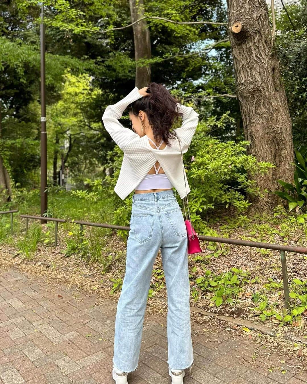 黒田麻理耶さんのインスタグラム写真 - (黒田麻理耶Instagram)「👱🏽‍♀️👖 . バックスタイル全開👋🏽 トップスの下はトレーニングウェアを着用😉 . #instafashion  #cordinate  #fashion #156cm  #まりやコーデ  #コーディネート . tops #GRL bottoms #GRL bag #FURLA shoes #DIANAplus」4月17日 20時58分 - mariya_kuroda