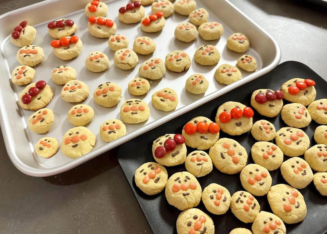 とぎもちさんのインスタグラム写真 - (とぎもちInstagram)「. ちびもちがアンパンマン大好きなので アンパンマンクッキー作りました🍪  おから入り豆乳で作った おからクッキー💕  大量に作り過ぎた😂笑  #アンパンマンクッキー #アンパンマン #クッキー #手作りクッキー #手作りお菓子 #호빵맨쿠키 #호빵맨 #쿠키 #とぎもちアンパンマン #とぎもちアンパンマンクッキー #とぎもちクッキー」4月17日 21時00分 - togistagram
