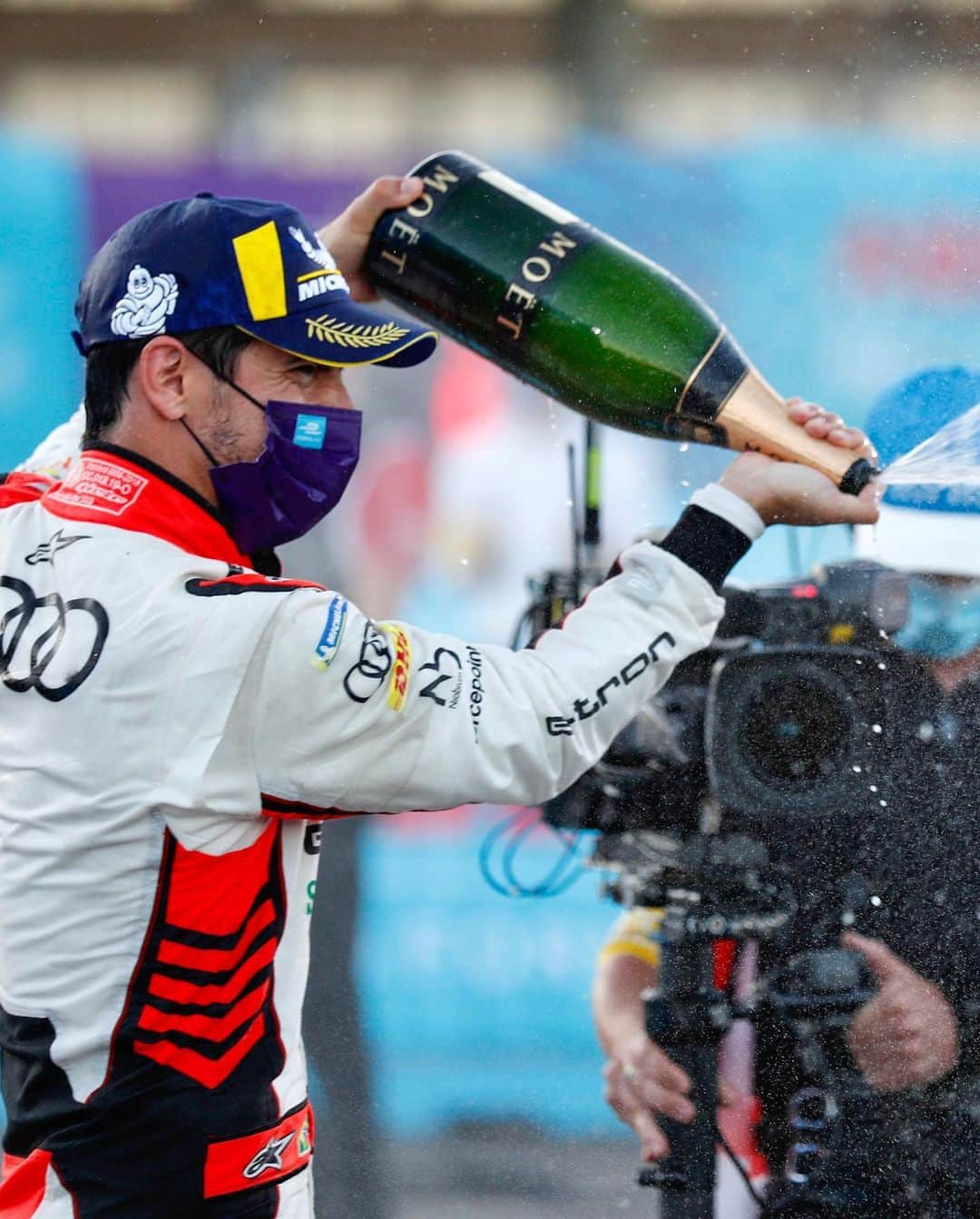 ルーカス・ディ・グラッシさんのインスタグラム写真 - (ルーカス・ディ・グラッシInstagram)「BERLIN 🇩🇪 RACE WEEK 🤜🏻🤛🏻  Here all my podiums at this incredible event:  2021 - Victory 🏆 2020 - P3 🥉  2019 - Victory 🏆 2018 - P2 🥈  2017 - P2 & P3 🥈🥉 2016 - P3 🥉  What can this weekend bring?  #FIAFormulaE #FormulaE #Electric #ElectricVehicle #Racing #Motorsport #Boss #ABB #ABBgroup #JuliusBar #JB #EY #BellHelmets #Mahindra #Mahindraracing」4月17日 21時01分 - lucasdigrassi