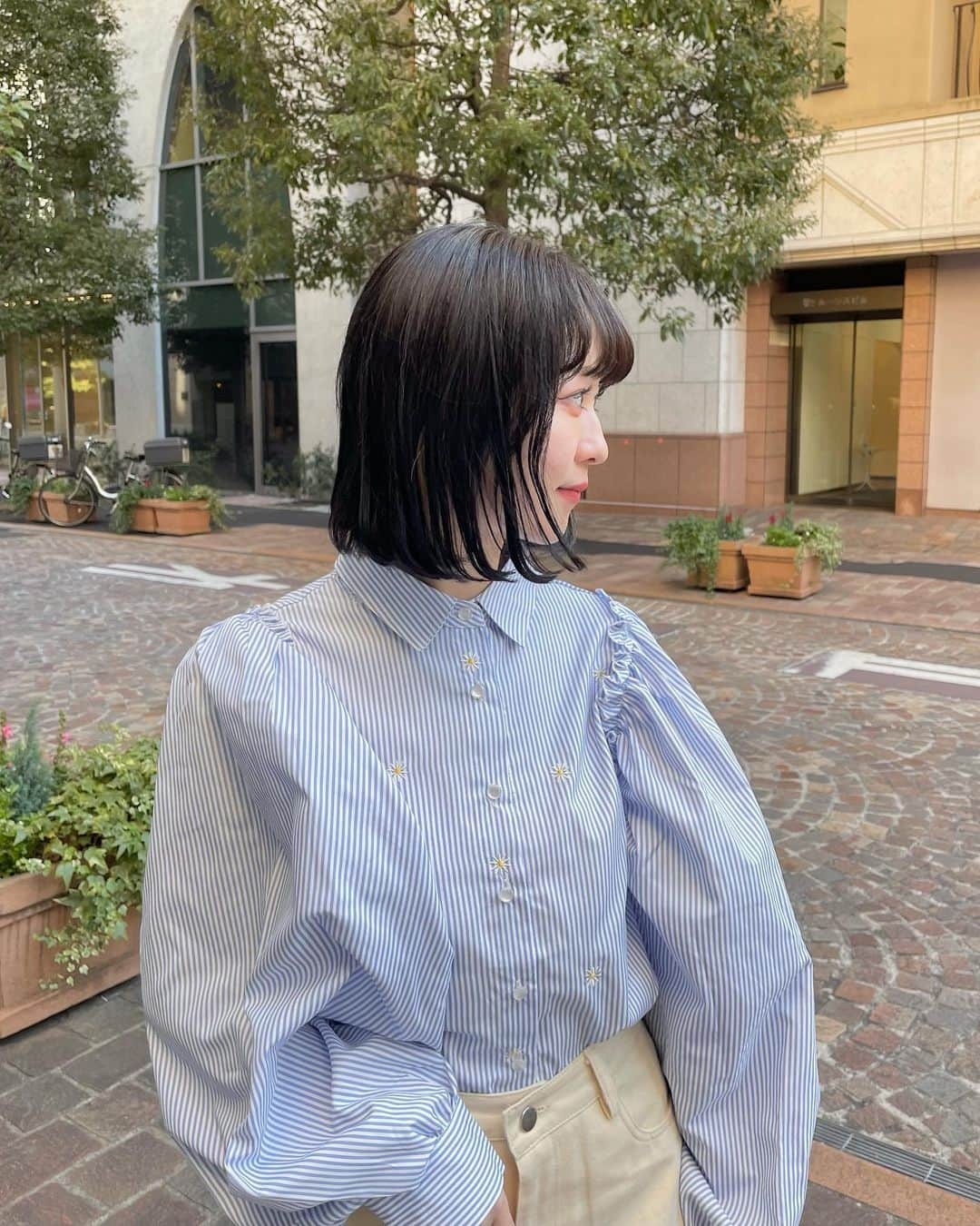 fruncoさんのインスタグラム写真 - (fruncoInstagram)「@frunco.official ◀︎他のアイテムはこちらから🌼 ㅤㅤㅤㅤㅤㅤㅤㅤㅤㅤㅤㅤㅤ  ギンガム×花柄刺繍が可愛すぎるブラウス春らしいギンガムチェックの生地に、 小ぶりで可愛いデイジー柄の刺繍が散りばめられた一枚💖 ㅤㅤㅤㅤㅤㅤㅤㅤㅤㅤㅤㅤㅤ たっぷりとボリュームのあるスリーブが 女性らしいシルエットを演出してくれて、 最高に細見えを叶えてくれます！👔🎧 ㅤㅤㅤㅤㅤㅤㅤㅤㅤㅤㅤㅤㅤ ㅤㅤㅤㅤㅤㅤㅤㅤㅤㅤㅤㅤㅤ 🏷デイジー刺しゅうブラウス ブルー / ブラック ￥3,520ㅤㅤㅤㅤㅤㅤㅤㅤㅤㅤㅤㅤㅤ ㅤㅤㅤㅤㅤㅤㅤㅤㅤㅤㅤㅤㅤ  ㅤㅤㅤㅤㅤㅤㅤㅤㅤㅤㅤㅤㅤ- - - - - - - - - - - - - - - - -  ㅤㅤㅤㅤㅤㅤㅤㅤㅤㅤㅤㅤㅤ アイテムの詳細は商品タグ、または @frunco.official トップのURLよりご覧いただけます！✨️ ㅤㅤㅤㅤㅤㅤㅤㅤㅤㅤㅤㅤㅤ official store 税込¥3,000以上お買い上げで送料が¥220に🌱 さらに！税込¥8,000以上お買い上げで送料無料 📦 ̖́- ㅤㅤㅤㅤㅤㅤㅤㅤㅤㅤㅤㅤㅤ - - - - - - - - - - - - - - - - -  #frunco #frunco_snap  #新作  #zozotown  #zozotownで購入  #zozotownおすすめブランド  #zozotown購入品  #大学生コーデ  #大学  #韓国ファッション  #韓国コーデ  #デートコーデ #ブラウスコーデ  #ブラウス  #フレンチガーリー  #フレンチガーリーコーデ」4月17日 21時07分 - frunco.official