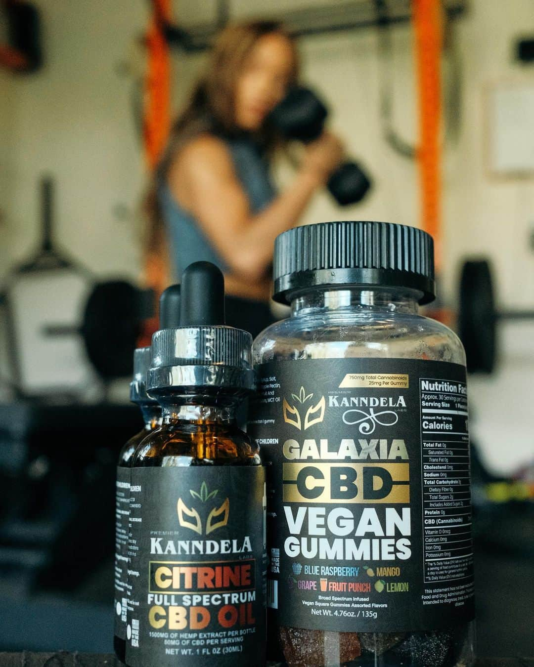 サシャ・バンクスさんのインスタグラム写真 - (サシャ・バンクスInstagram)「What you stay focused on will grow. So Focus on your goals, not your fear.  Stay focus with @kanndelabs   Try our best-selling gummies now 50% off until 4/20/23! * Grab them before they sell out 💪🏾 No Coupon Necessary WWW.KANNDELA.COM #KanndelaAnniversary #kanndela #kanndelabs #moneymindset #trainhard #focus #balance #happylife」4月17日 21時09分 - themercedesvarnado