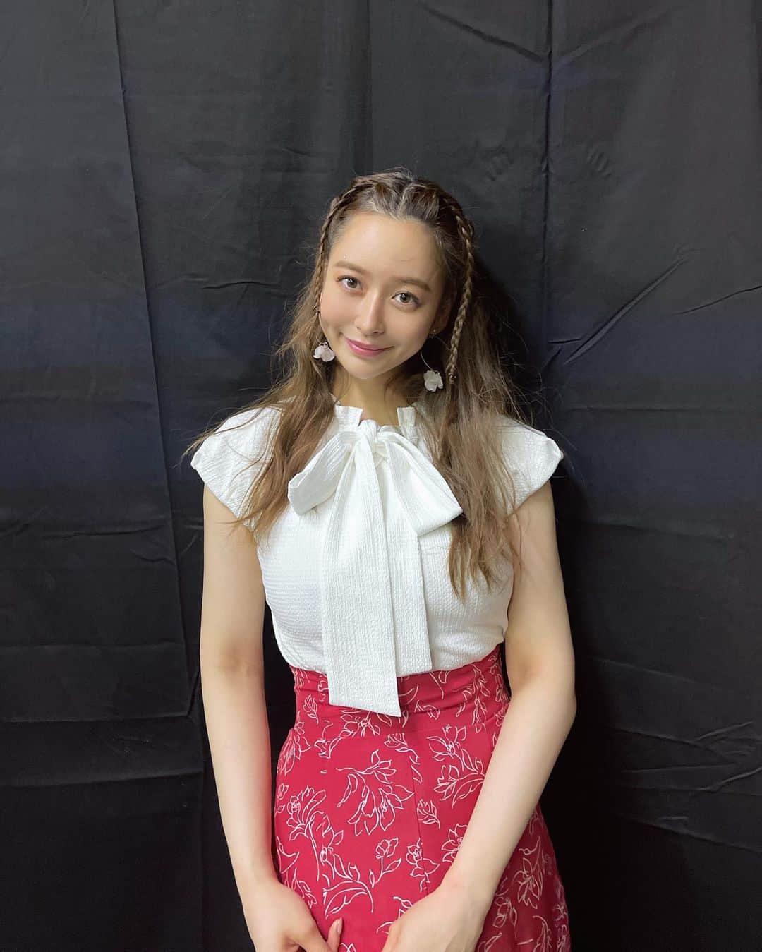 野崎萌香のインスタグラム：「@sweet_editors Collection👗👠💗🍑」