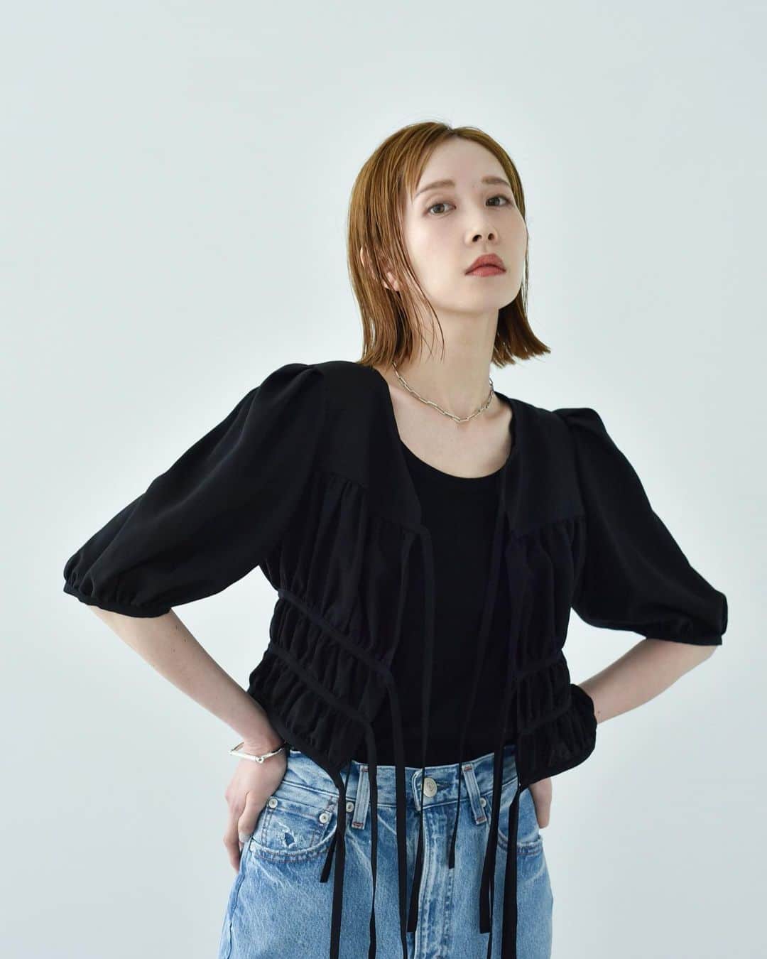 はれこのインスタグラム：「4/19デビューのブランド『CODE A』のモデルをさせて頂きました🤍  CODE Aは、 IENAで一緒に仕事をしていた(@meg8602)さんがディレクターを務めるブランド。 わたしがIENAに居た時、 背中を押してくださった方の1人です🤍  撮影中は『はれここれ買う』が止まらないくらい可愛いお洋服が多かったです🥹🤍 1枚目のリボンいっぱいブラウスは絶対買います！  お洋服の詳細や発売情報などは、 CODE Aのinstagramをチェックしてください🤍 (@code_a___.jp)  -  #春服コーディネート  #春服コーデ  #夏服コーディネート  #夏服コーデ  #はれここれ買う」