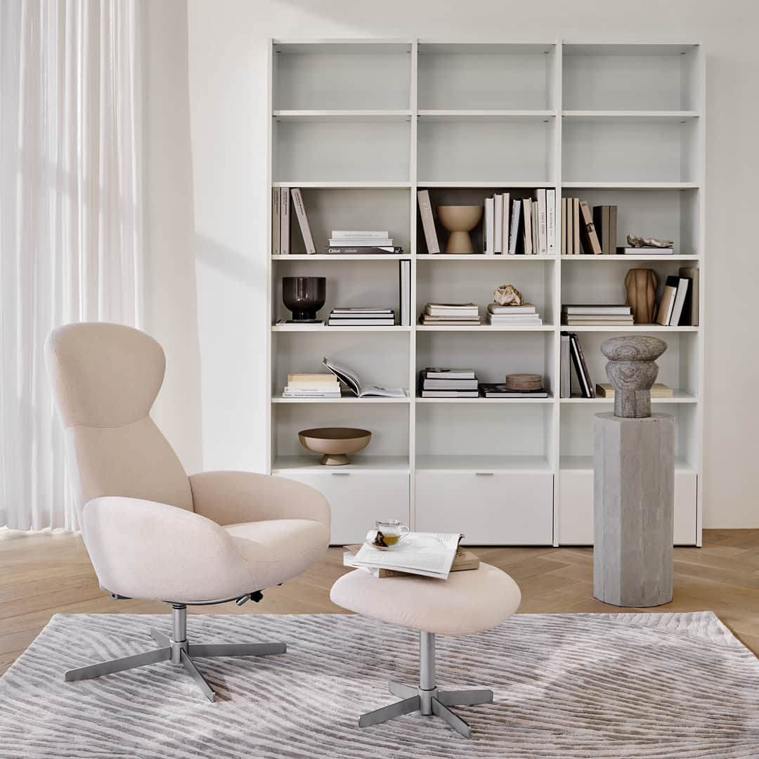 BoConceptさんのインスタグラム写真 - (BoConceptInstagram)「Get smart with your storage and turn your book collection into your very own library with a BoConcept bookshelf. From Como to Copenhagen and Bordeaux, discover our bookshelf range to find the perfect piece for your space.  #boconcept #liveekstraordinaer #ekstraordinærsince1952 #anystyleaslongasitsyours #diningroom #organiseyourhome #interiortips #bookshelf #homestyling #danishdesign #organisebooks」4月17日 21時21分 - boconcept_official