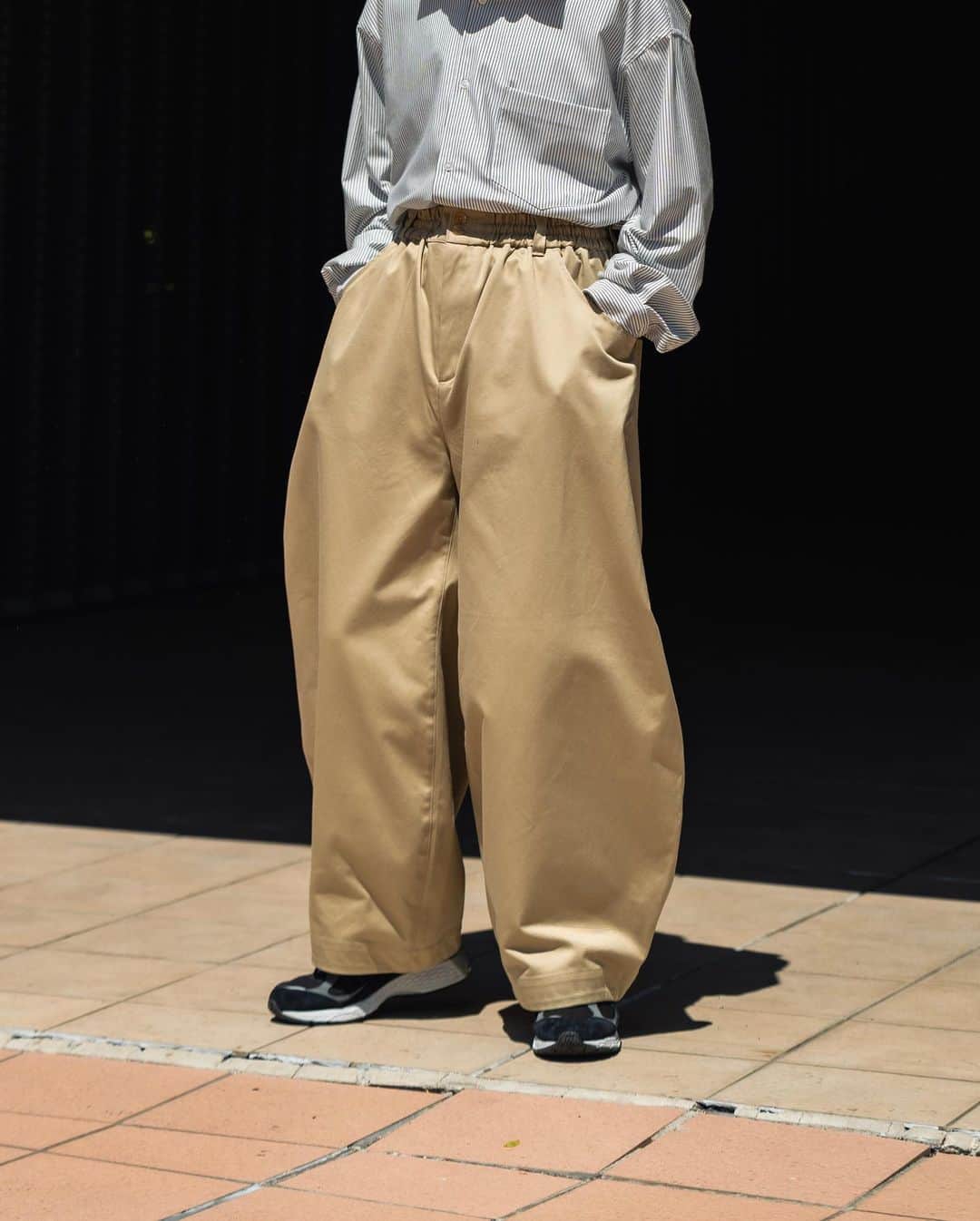 Ryoさんのインスタグラム写真 - (RyoInstagram)「ㅤㅤㅤㅤㅤㅤㅤㅤㅤㅤㅤㅤㅤ @the_clesste 定番の〝massive pants〟 ㅤㅤㅤㅤㅤㅤㅤㅤㅤㅤㅤㅤㅤ名前の通り、インパクトある太さが特徴的なワイドイージーパンツ。　 今回は、ベージュ、ブラック、ホワイトの3色展開👌  4.22 sat 20:00-  clesste.com ㅤㅤㅤㅤㅤㅤㅤㅤㅤㅤㅤㅤㅤ #clesste #madeinjapan」4月17日 21時20分 - ryo__takashima