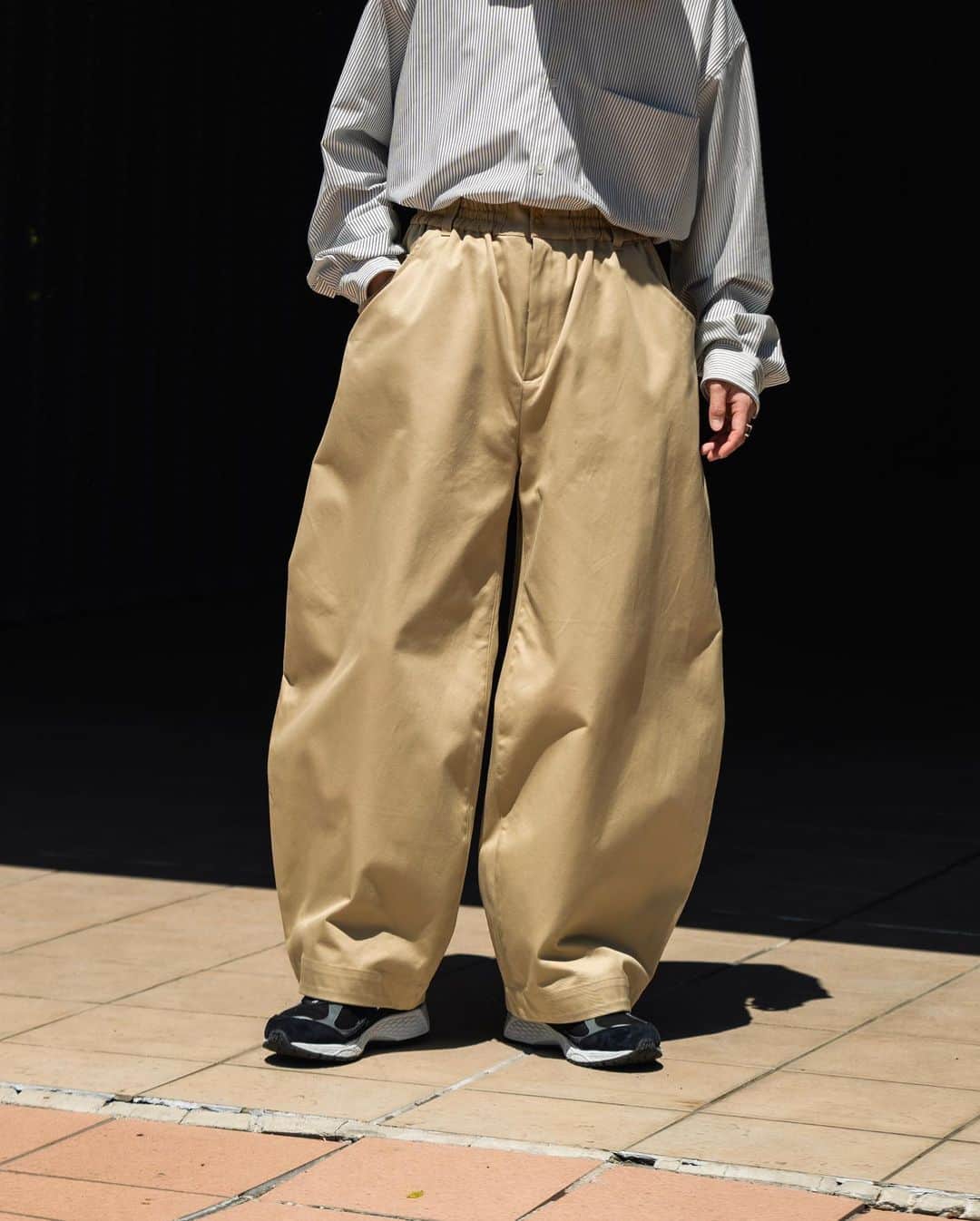 Ryoさんのインスタグラム写真 - (RyoInstagram)「ㅤㅤㅤㅤㅤㅤㅤㅤㅤㅤㅤㅤㅤ @the_clesste 定番の〝massive pants〟 ㅤㅤㅤㅤㅤㅤㅤㅤㅤㅤㅤㅤㅤ名前の通り、インパクトある太さが特徴的なワイドイージーパンツ。　 今回は、ベージュ、ブラック、ホワイトの3色展開👌  4.22 sat 20:00-  clesste.com ㅤㅤㅤㅤㅤㅤㅤㅤㅤㅤㅤㅤㅤ #clesste #madeinjapan」4月17日 21時20分 - ryo__takashima