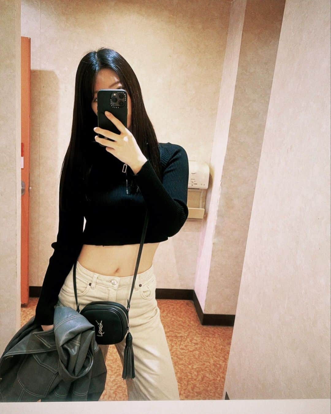 日下部美愛のインスタグラム：「今日も一日お疲れ様〜🫶🏻⁡ ⁡ ⁡  #selfie #黒髪 #黒髪ロング  #動漫 #粉我 #角色扮演 扮演 #时装 #时装模特 #自拍 #animegirl #instagood #followforfollowback #japan  #idol #followme」