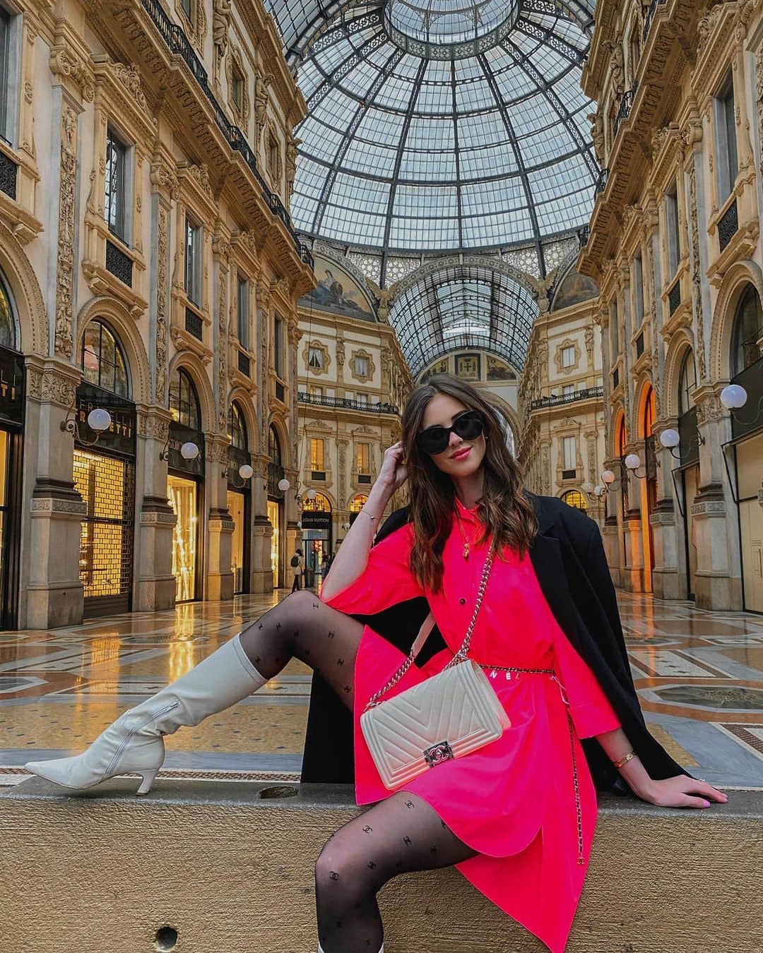 バーボラ・コディトヴァのインスタグラム：「Wearing gelato colours in Milano 🍦The dress is from the new @sportalm_kb collection ✨ @davidsportcz @davidsport_praha and my boots are @revolve #RevolveMe」