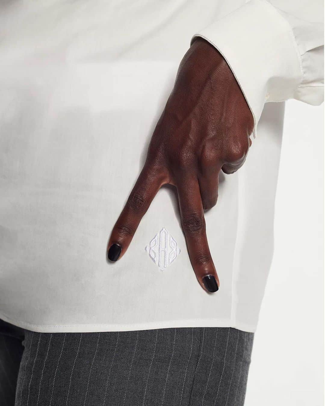 アルマンド バシさんのインスタグラム写真 - (アルマンド バシInstagram)「Yes, you need a new shirt in your wardrobe…👀  #armandbasi #project01」4月17日 21時31分 - armandbasi_official