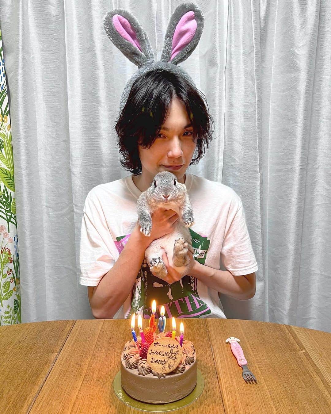 永井聖一のインスタグラム：「THE BIRTHDAY DAD BUNNY [AGE UNKNOWN]にしといて...🐰 #ありがとう尚美さん」