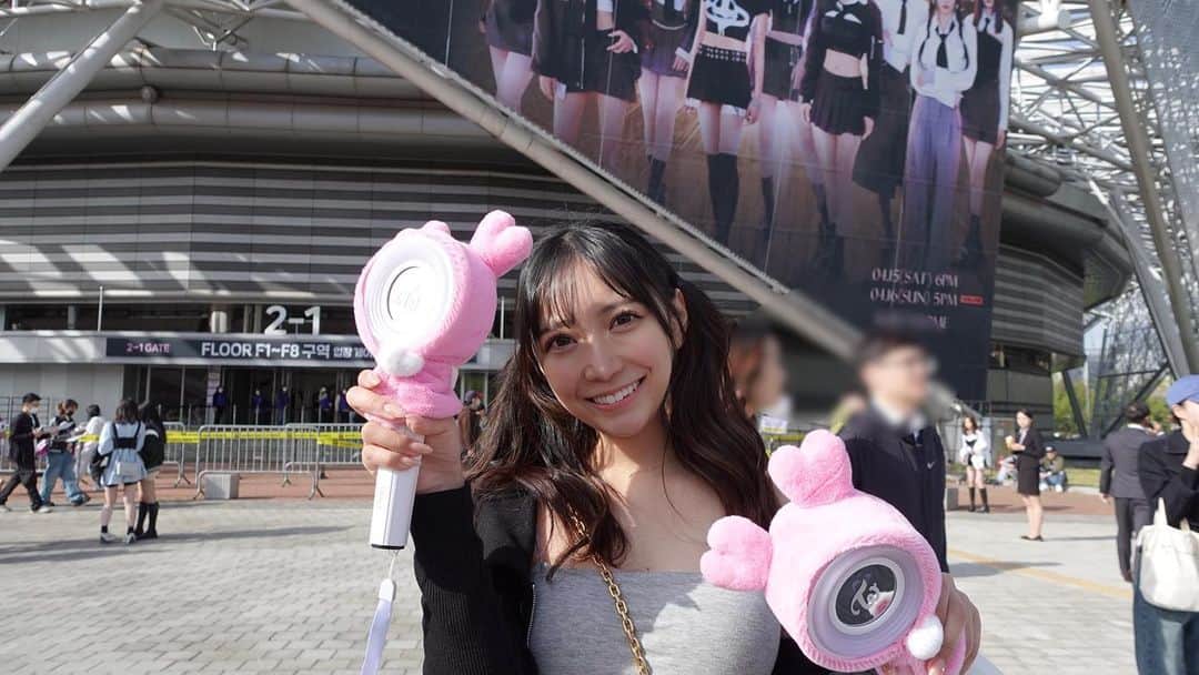 のインスタグラム：「韓国でTWICEさんのライブに行ってきたああああ😭✨🤍 ° ほんとに素晴らしくて かっこよさと可愛さが爆発してて同じ人間とは思えなかった😭🤍 ° #twice #twiceworldtour #readytobe」
