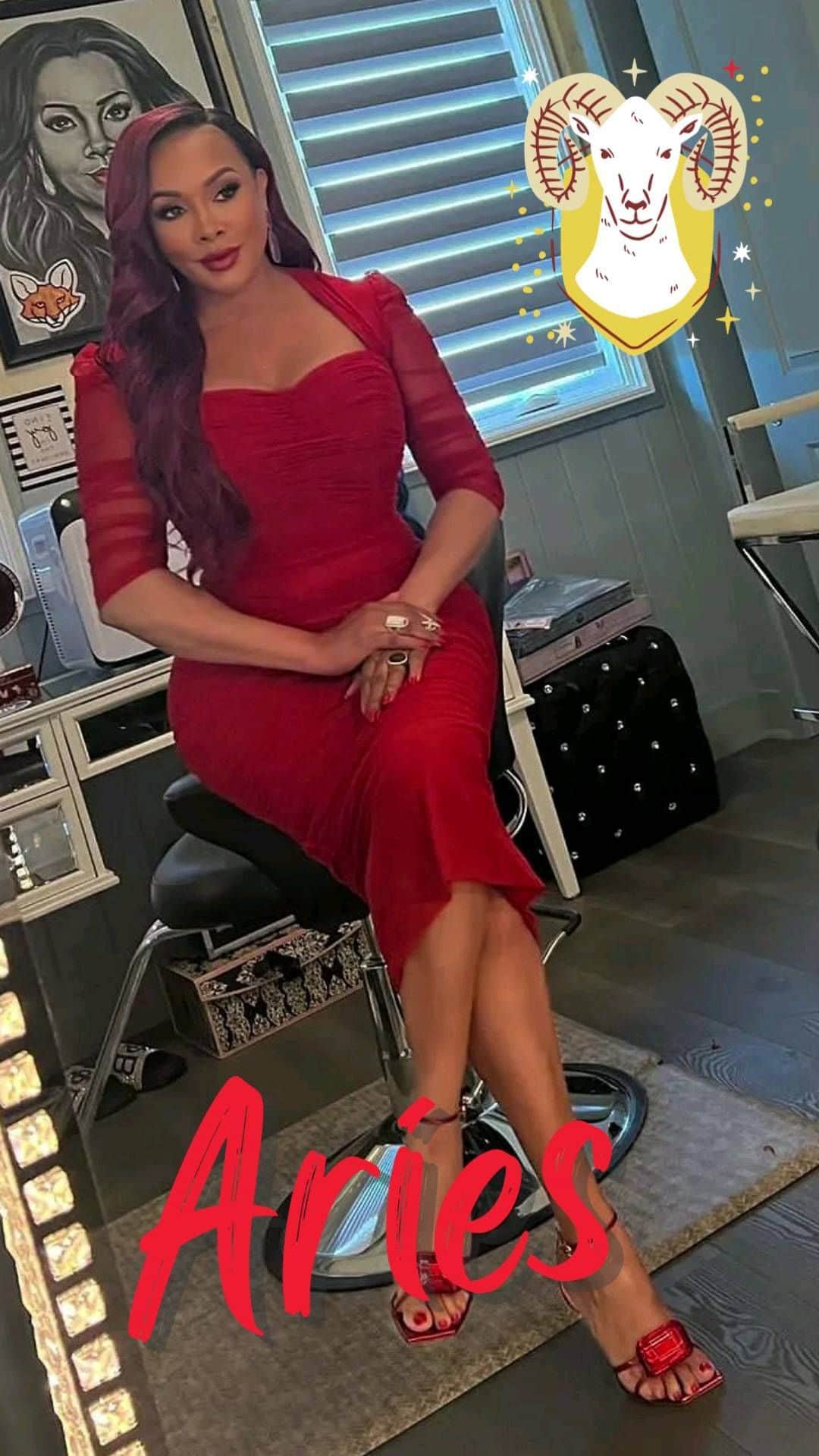 のインスタグラム：「GM Dawlings! #LOOKSOFTHEWEEK from @vivicafoxhair to match your zodiac sign! Be versatile & sassy with these FABULOUS looks! More info avail at VivicaFoxHair.com also follow us @vivicafoxhair Stsy tuned for more looks 2morrow! Enjoy your day & stay bad to da bone! MUAH 😘 #LifeIsGood #GodIsGood #Blessed #Respect #GurlPower #VivicaFoxHair #TeamVivica #TeamFox #MyGrindDontStop #LegitimateCareers #BossMoves #LoveWins #SpokeWoman #ClassicBadChick 🔥💖🖤👸🏽🤑🔥」
