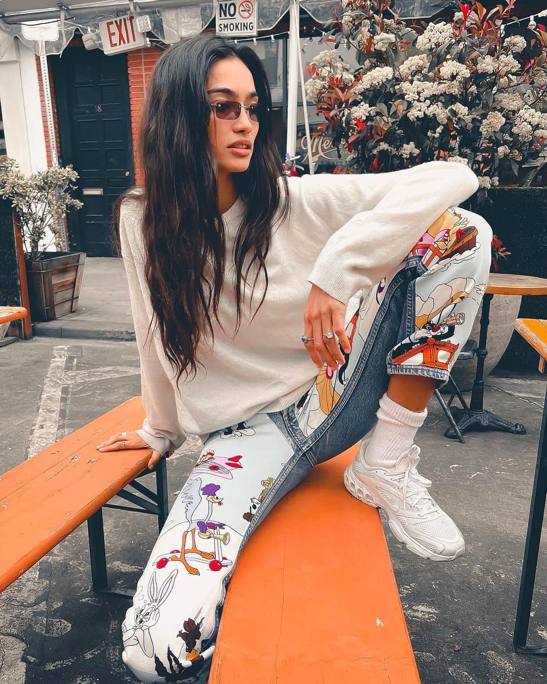 ケリー・ゲイルのインスタグラム：「Morning coffee featuring Looney Tunes the pup and Looney Tunes the pant🦮👖☕️  (Also wearing my cashmere sweater from my collection with @rs_sportsofficial)  sweater: @rs_sportsofficial  Pants: vintage Looney Tunes  Sunglasses: vintage @gucci  Sneakers: @nike  Dog: Looney Tunes  Nails: nope Coffee: The best in town🤷🏽‍♀️」