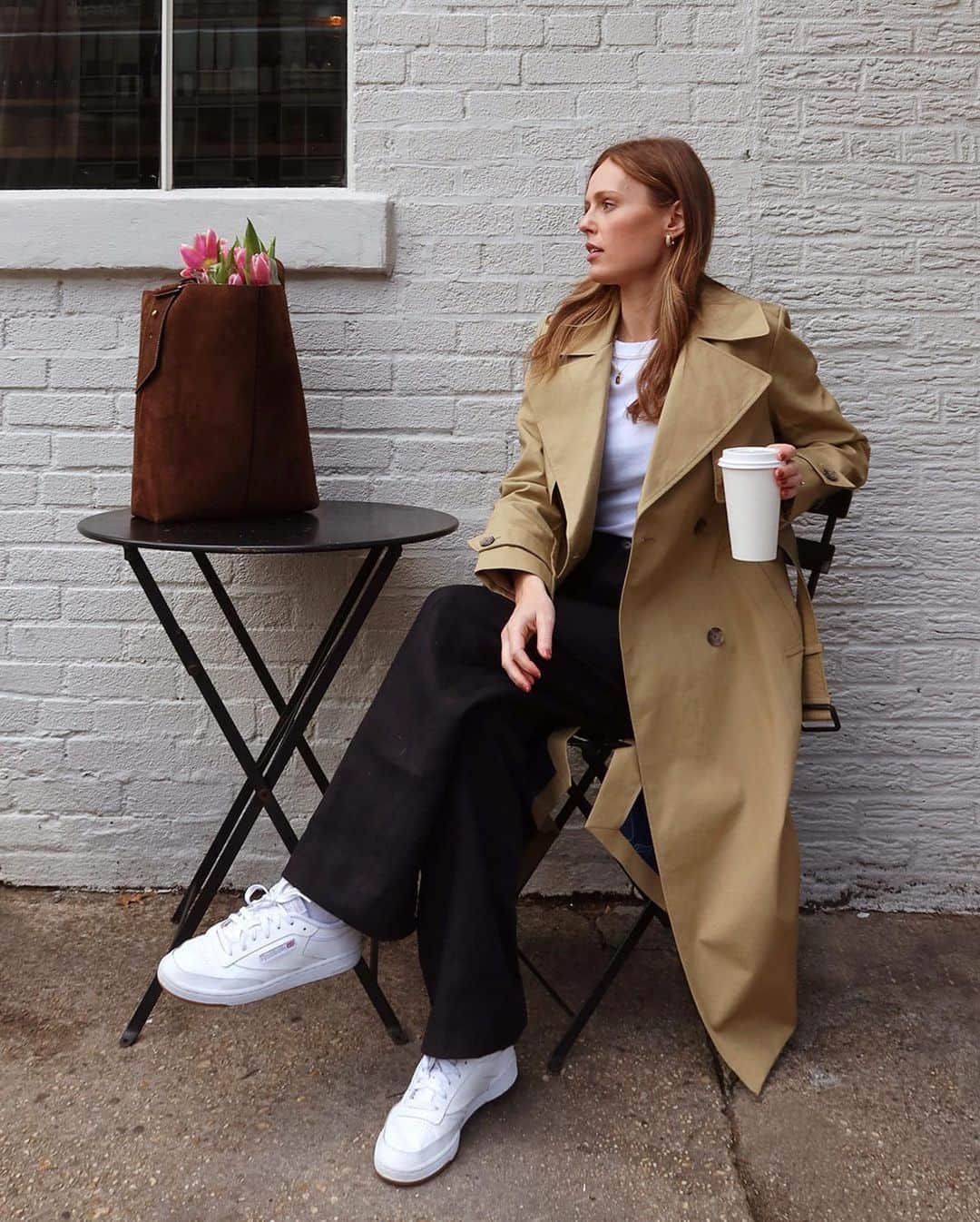 Banana Republic のインスタグラム：「An easy start to the week with @charlottebridgeman in our bestselling Rio Trench Coat and Vida Bag. #TheBRLook」