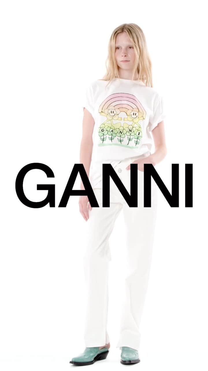 LOVELESS/GUILD PRIME 公式アカウントのインスタグラム：「【GANNI】  コペンハーゲンを拠点とするブランドGANNI(ガニー)から新たなデリバリーが登場。 ポップでキュートなTシャツは必見です。  画像をタップで商品をご覧頂けます。」