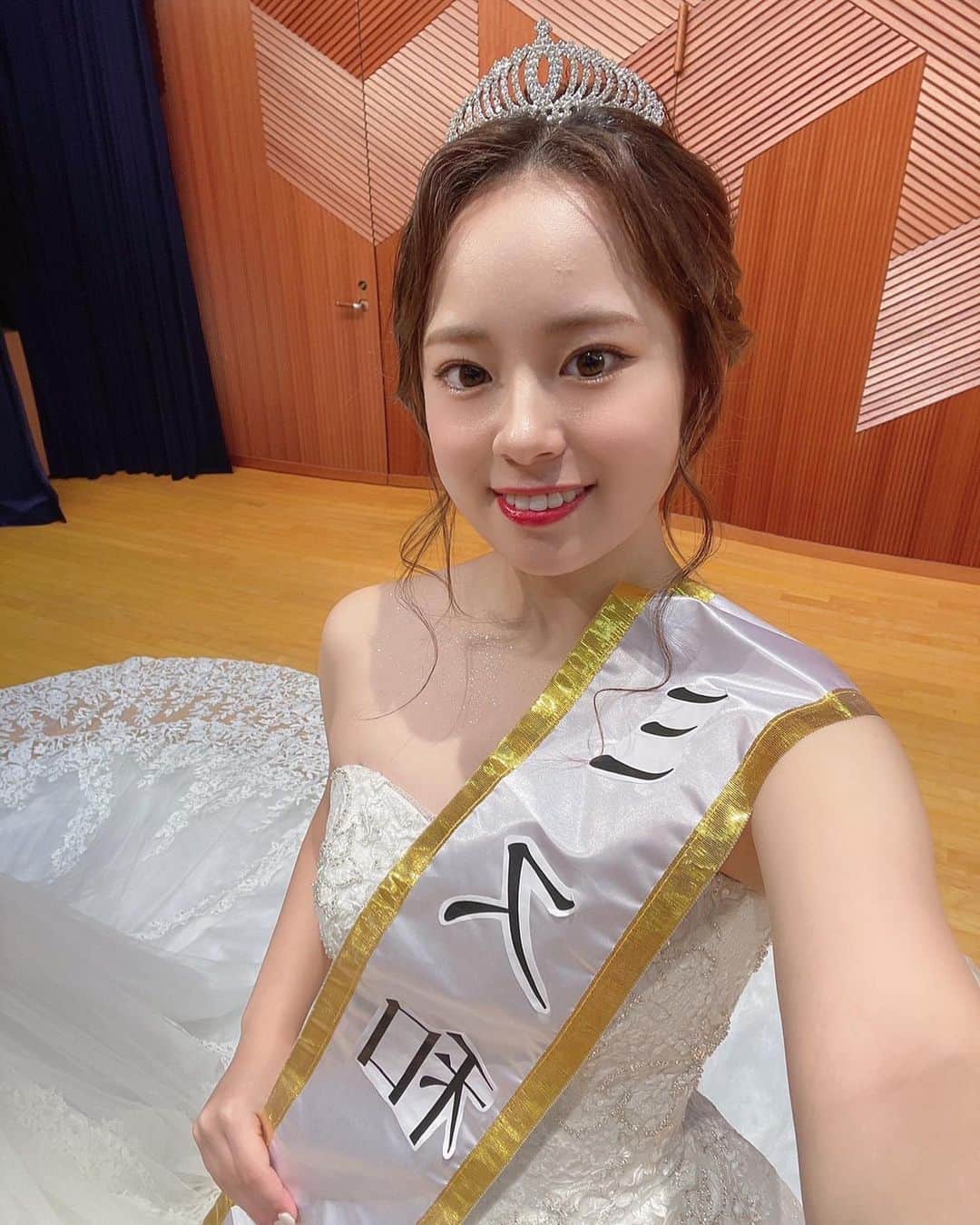 後藤沙梨花さんのインスタグラム写真 - (後藤沙梨花Instagram)「【💍ミス和コンテスト2022ファイナリストにインタビュー②💍】 ⁡ ごきげんよう🌸 ⁡ ミス和コンテスト2022にてミス和に輝かれた〈星美実さん〉にインタビュー🗣💭 ⁡ いつでも明るく、みんなを盛り上げてくれた美実ちゃん🥰  そんな美実ちゃんにコンテストの魅力について語って頂きます🤍 ⁡ ────────────────── ⁡ ①出場したきっかけ  1年生で今自分に出来ることは何かを考えた時に浮かんだのがミスコンでした！  ②出場して良かったこと  ミスコンを通して大好きな方々に出会えたことと、視野が広がり当たり前では無い経験を沢山出来たことです💞  ③出場して大変だったこと  ダンスが苦手なので1日目に披露したダンス練習が大変でした 委員の方やダンスが得意な友達に細かく指導してもらって頑張りました❤️‍🔥  ④ミスコンでの思い出  ドレス撮影前にみんなでケンタッキーを食べたこと MV撮影の時に裸足で河川敷を走ったこと  ⑤ミスコンに興味がある方、出場を迷っている人へ一言  私はチャレンジすることに意味があると思っています！迷っている方は是非出場してみてください✨ ⁡ ────────────────── ⁡ 二日間に渡り、準ミス和・ミス和のインタビューを掲載しました💐🤍 ⁡ ミス和コンテスト2023も、どうぞよろしくお願い致します🌸 ⁡  #MissContest#missgwc2022 #gwc #ミス和コンテスト #ミスコンテスト #ミス和 #学習院女子大学 #miss和contest2022 #gakushuinwomenscollege #和祭 #ミス和コンテスト2022 #ミスコン #春からgwc #学女 #学女ミスコン #ミスコンファイナリスト #学習院女子」4月18日 12時00分 - missgwc2023